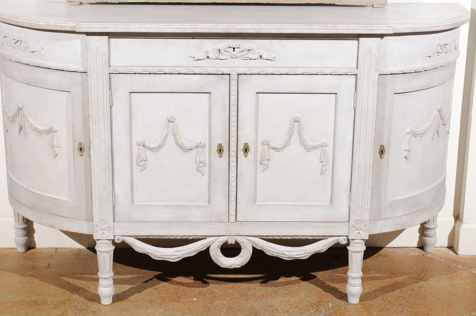 Swedish Gustavian Style Painted Wood Demilune Sideboard with Swags and Ribbons (Schwedisch)