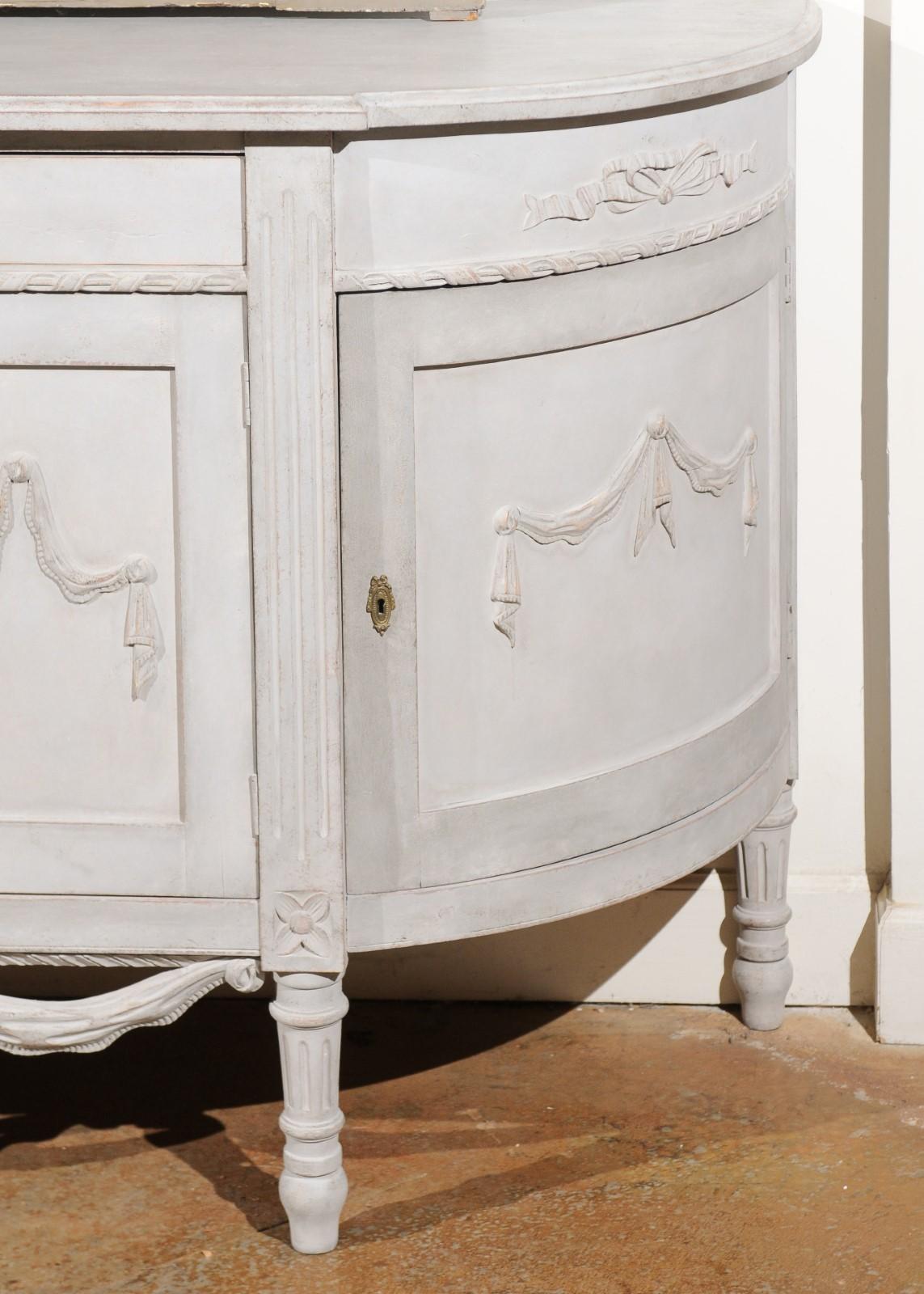 Swedish Gustavian Style Painted Wood Demilune Sideboard with Swags and Ribbons (Geschnitzt)