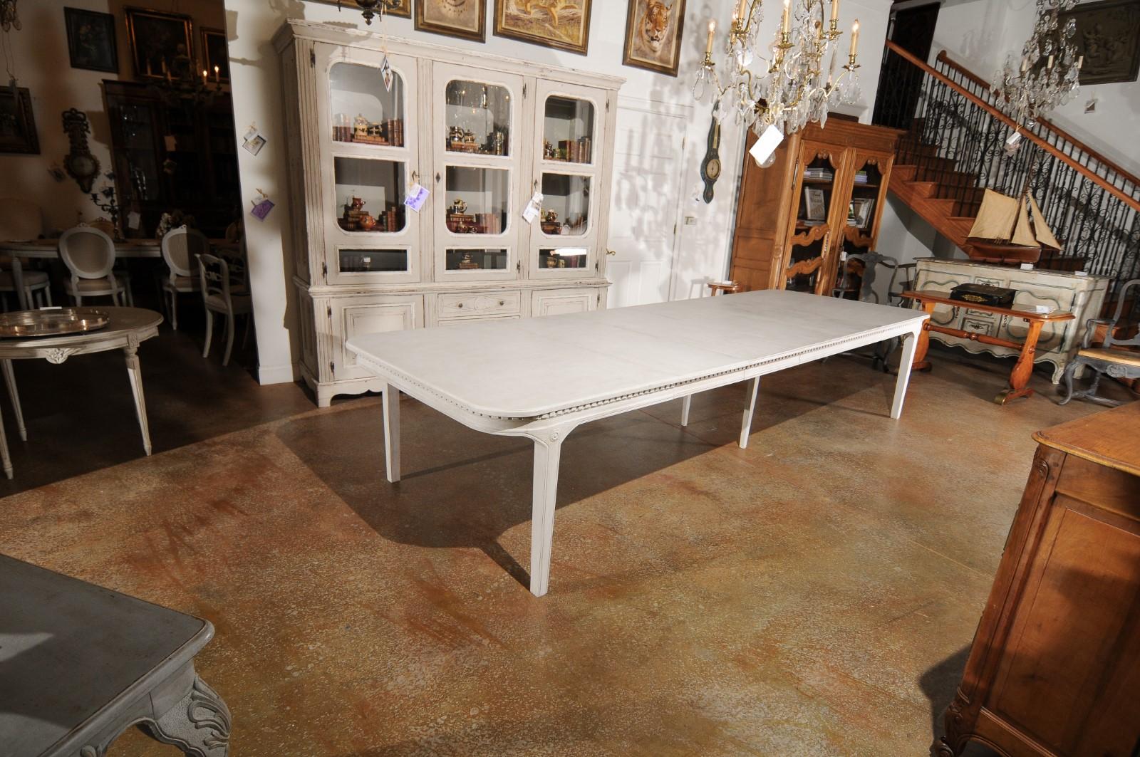 Swedish Gustavian Style Painted Wood Extension Dining Table with Four Leaves In Good Condition In Atlanta, GA