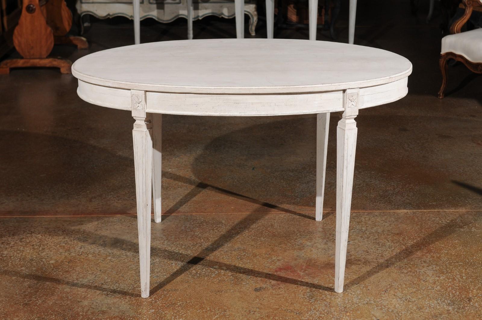 Swedish Gustavian Style Painted Wood Oval Table with Tapered Legs, circa 1880 5
