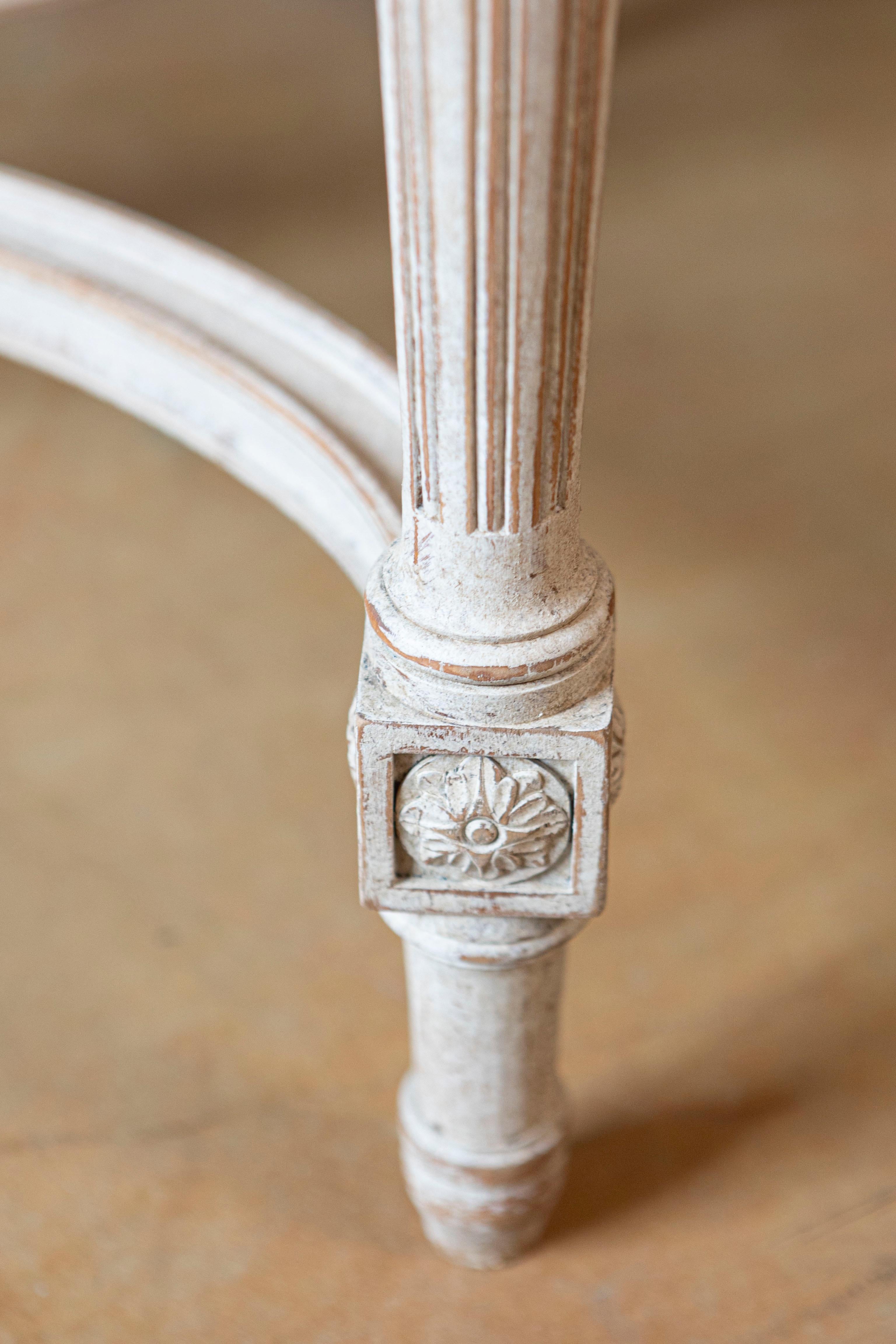 Swedish Gustavian Style Painted Wood Tea Table with Fluted Legs, circa 1920 For Sale 1