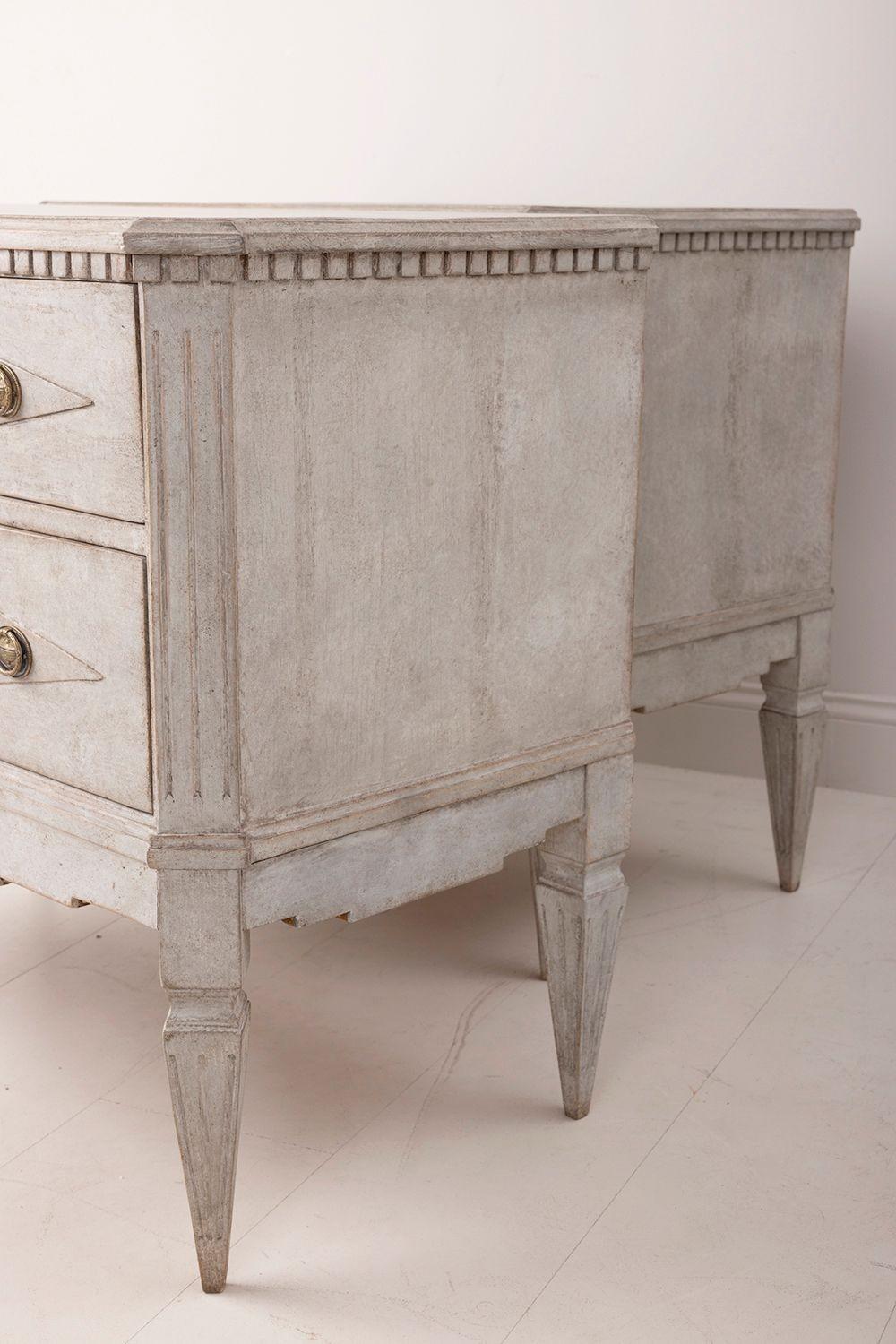 Swedish Gustavian Style Pair of Painted Bedside Commodes 1