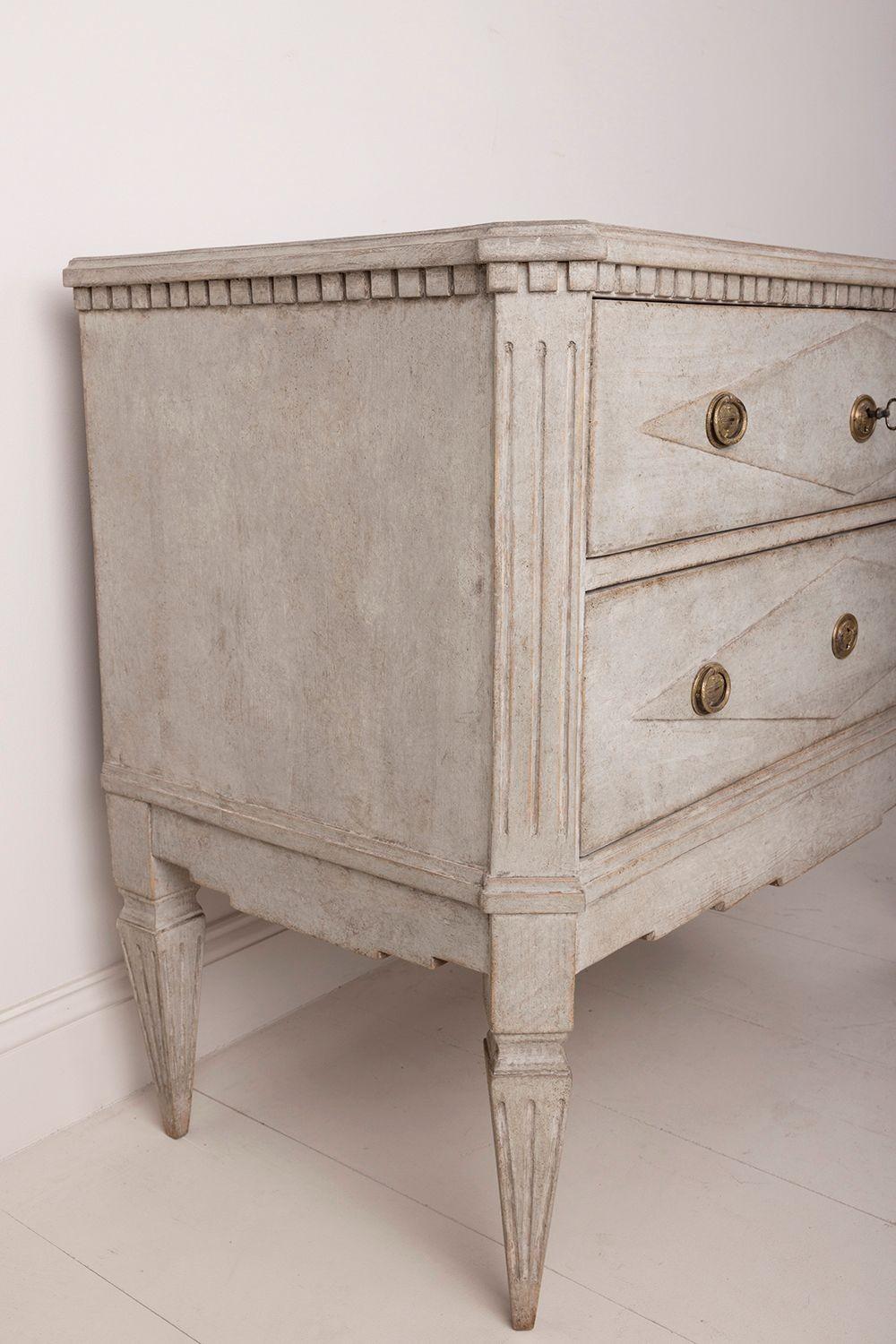 Swedish Gustavian Style Pair of Painted Bedside Commodes 2