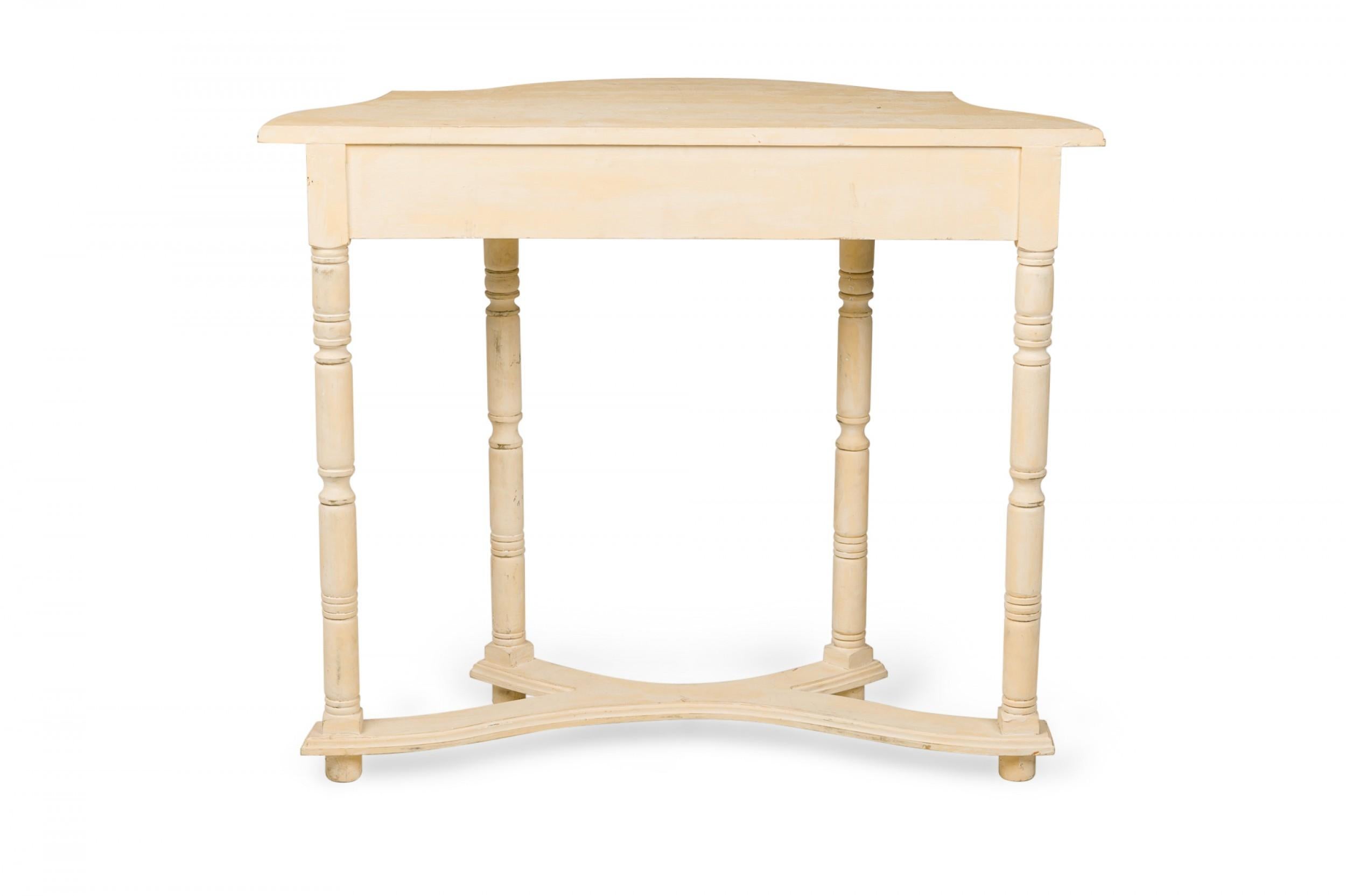Mesa consola sueca de estilo Gustaviano pintada de amarillo pálido con tapa demiluna Madera en venta
