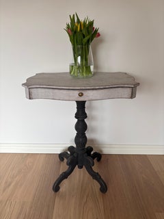 Schwedischer Beistelltisch mit Sockel im gustavianischen Stil (Kiefer, Ende 19. Jahrhundert)