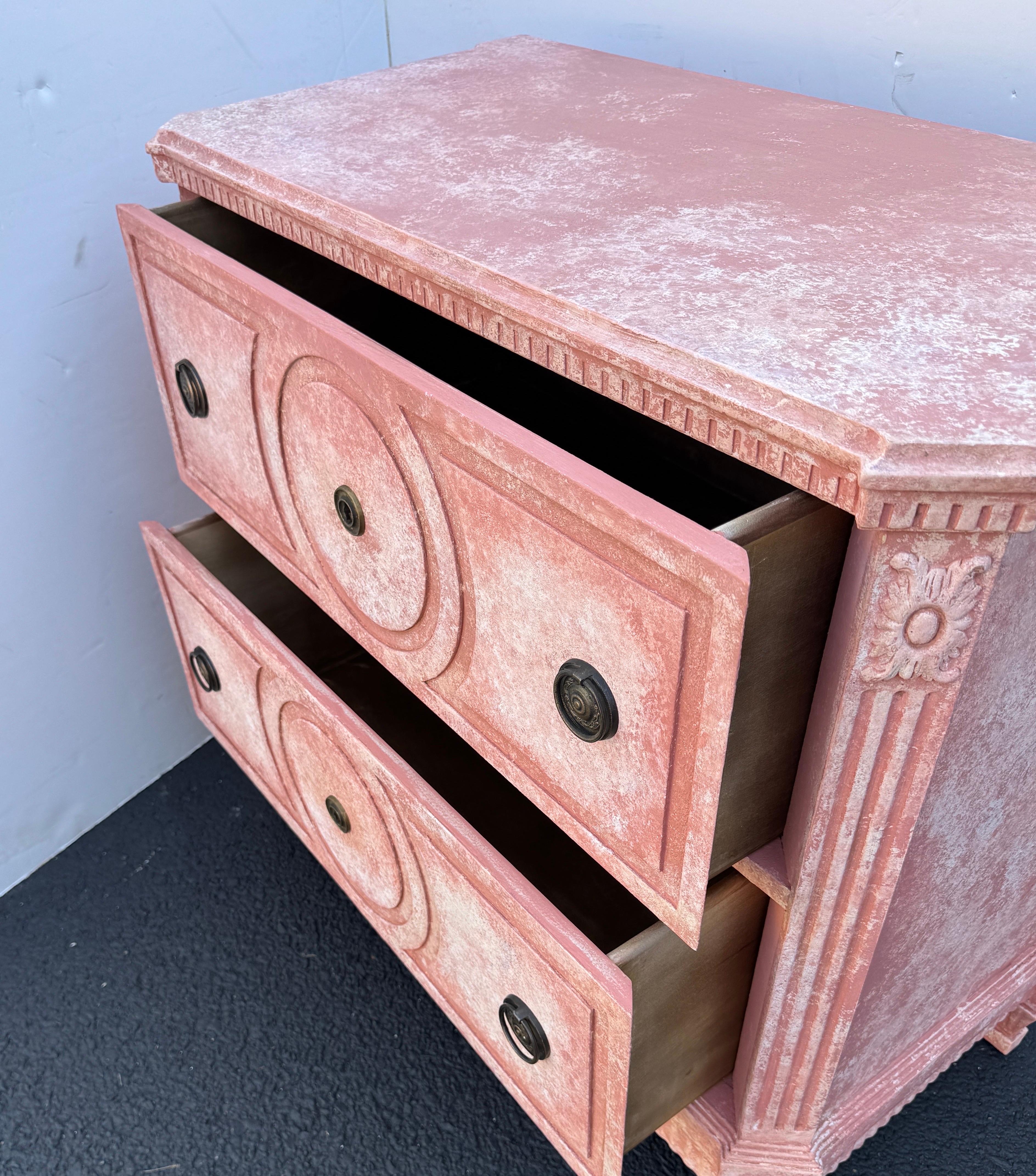 Cómoda Pintada de Rosa Estilo Gustaviano Sueco en venta 3