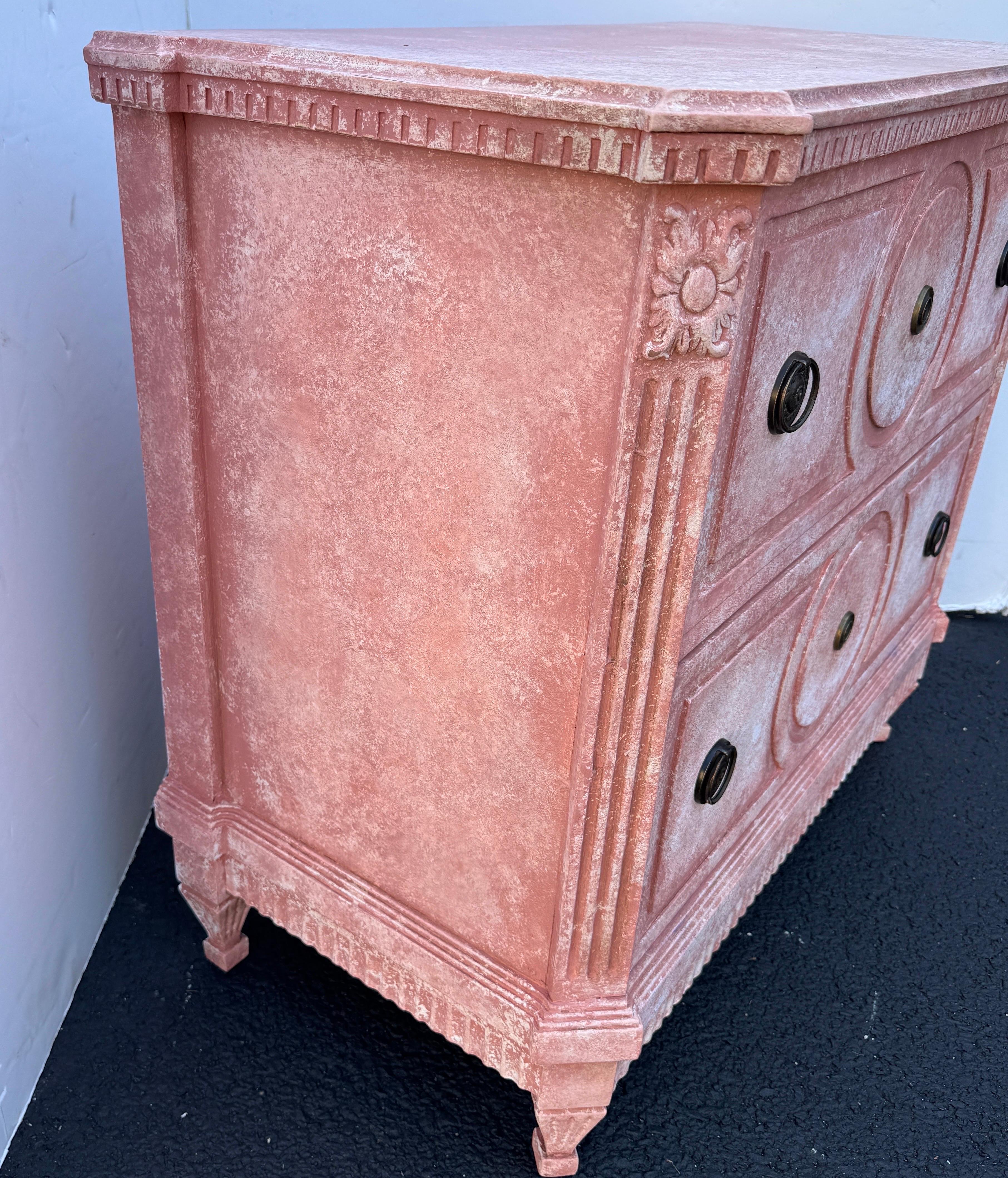 Cómoda Pintada de Rosa Estilo Gustaviano Sueco Siglo XXI y contemporáneo en venta