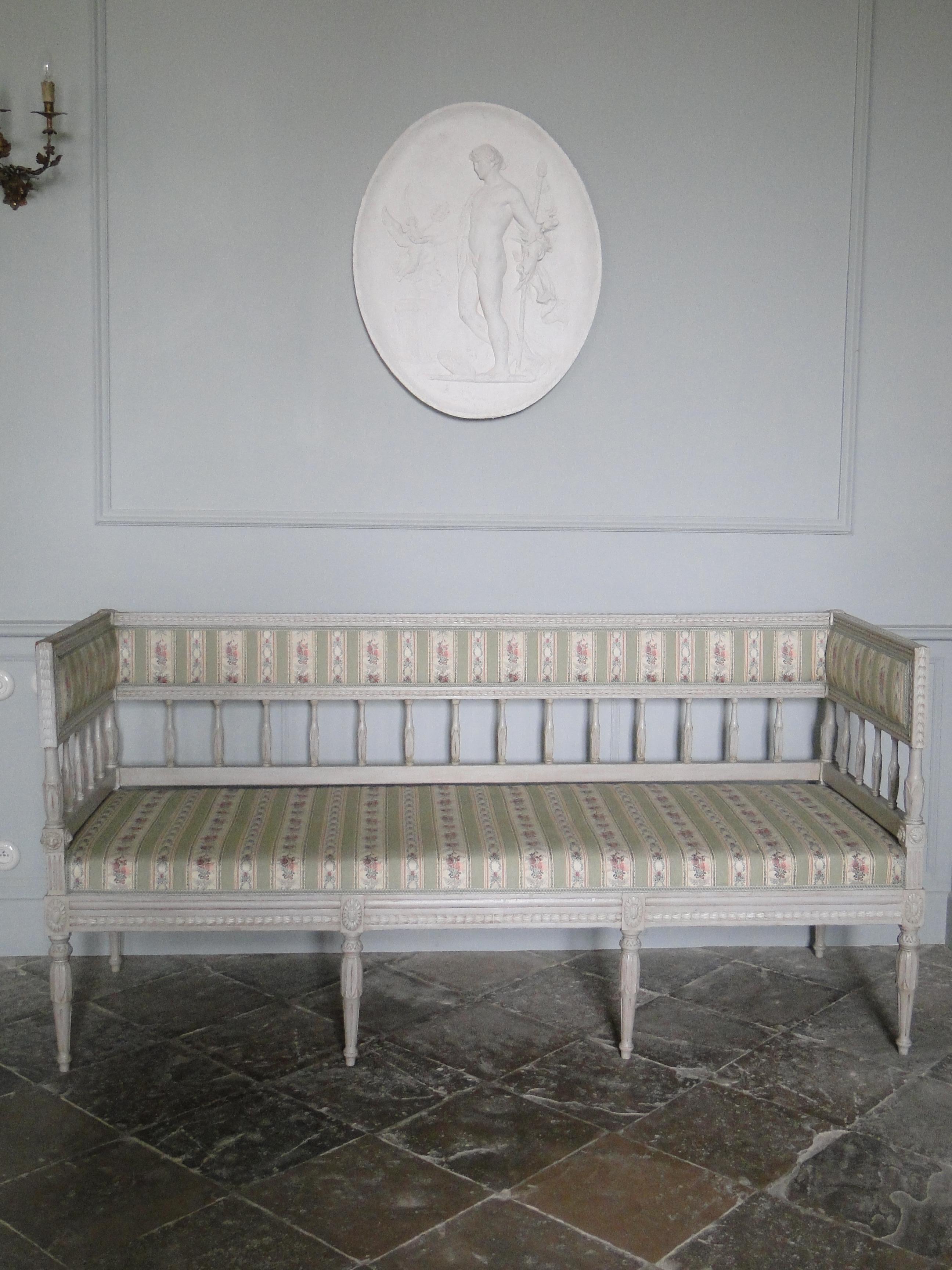 Swedish, Gustavian Style Sofa, 19th Century In Good Condition For Sale In Sames, FR