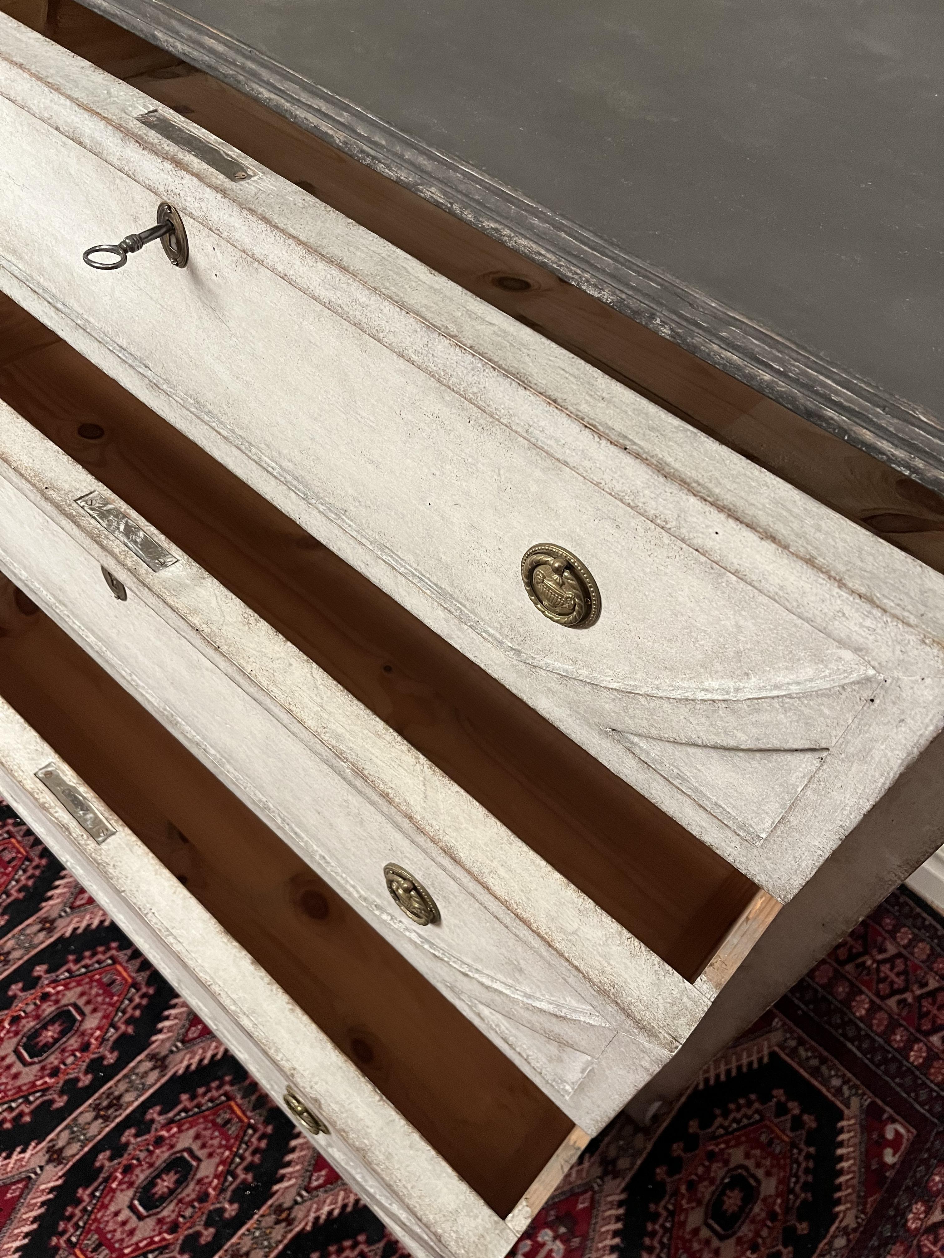 Swedish Gustavian style three-drawer chest from circa 1900 For Sale 1