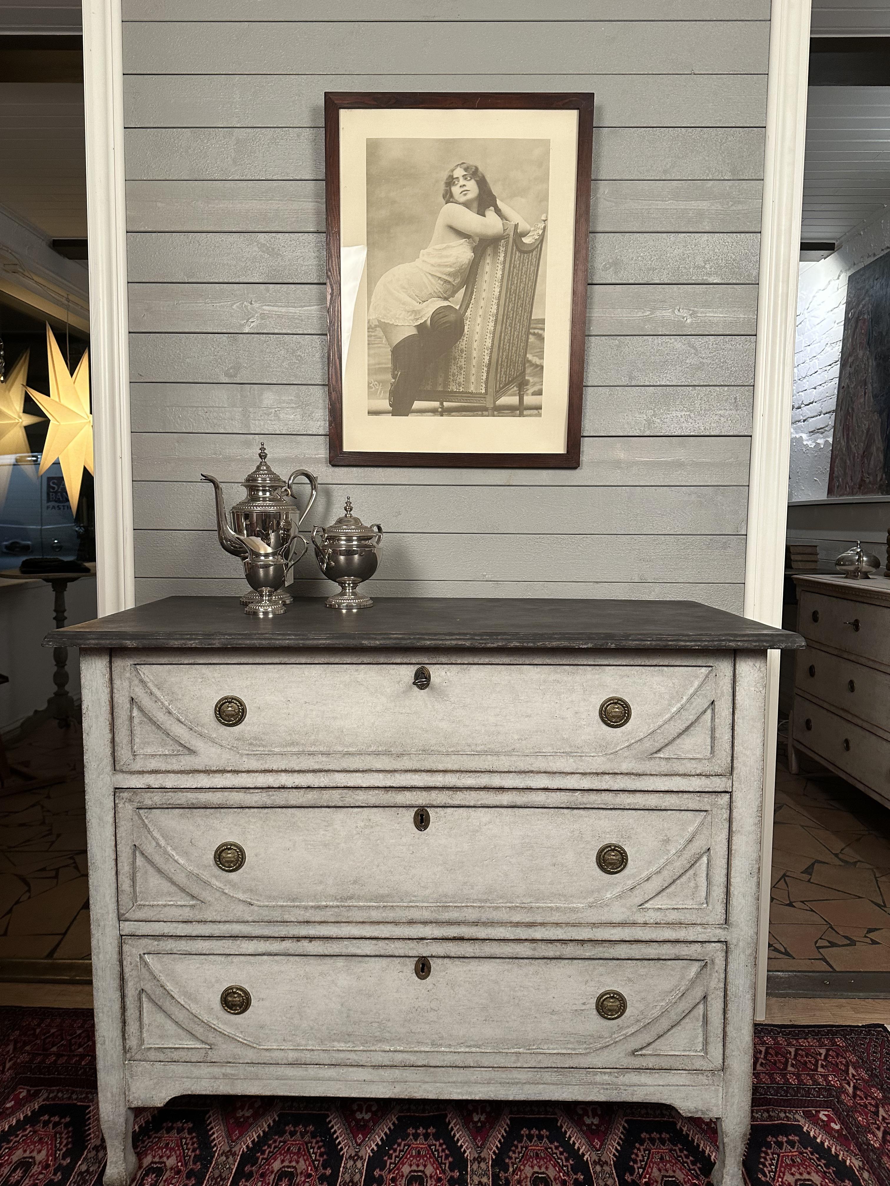 Swedish Gustavian style three-drawer chest from circa 1900 For Sale 2