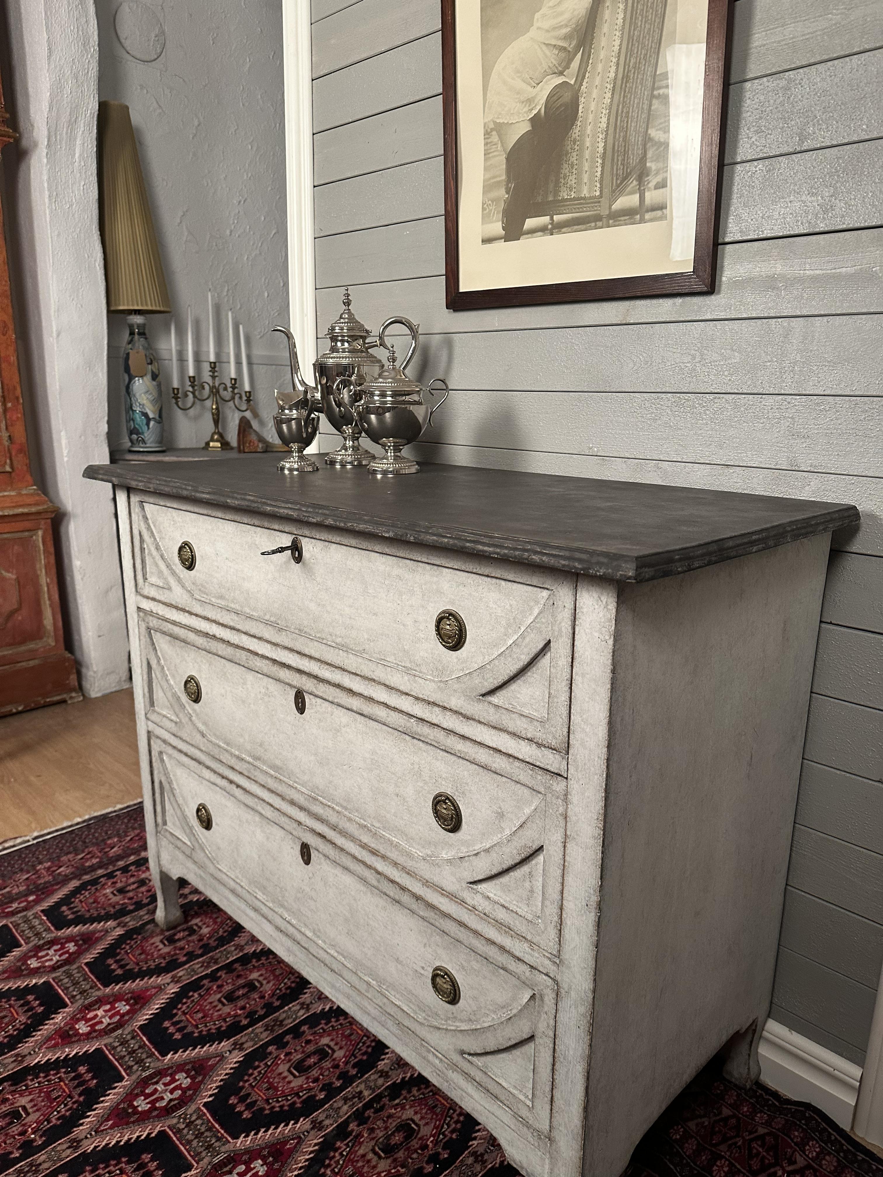 Swedish Gustavian style three-drawer chest from circa 1900 For Sale 3