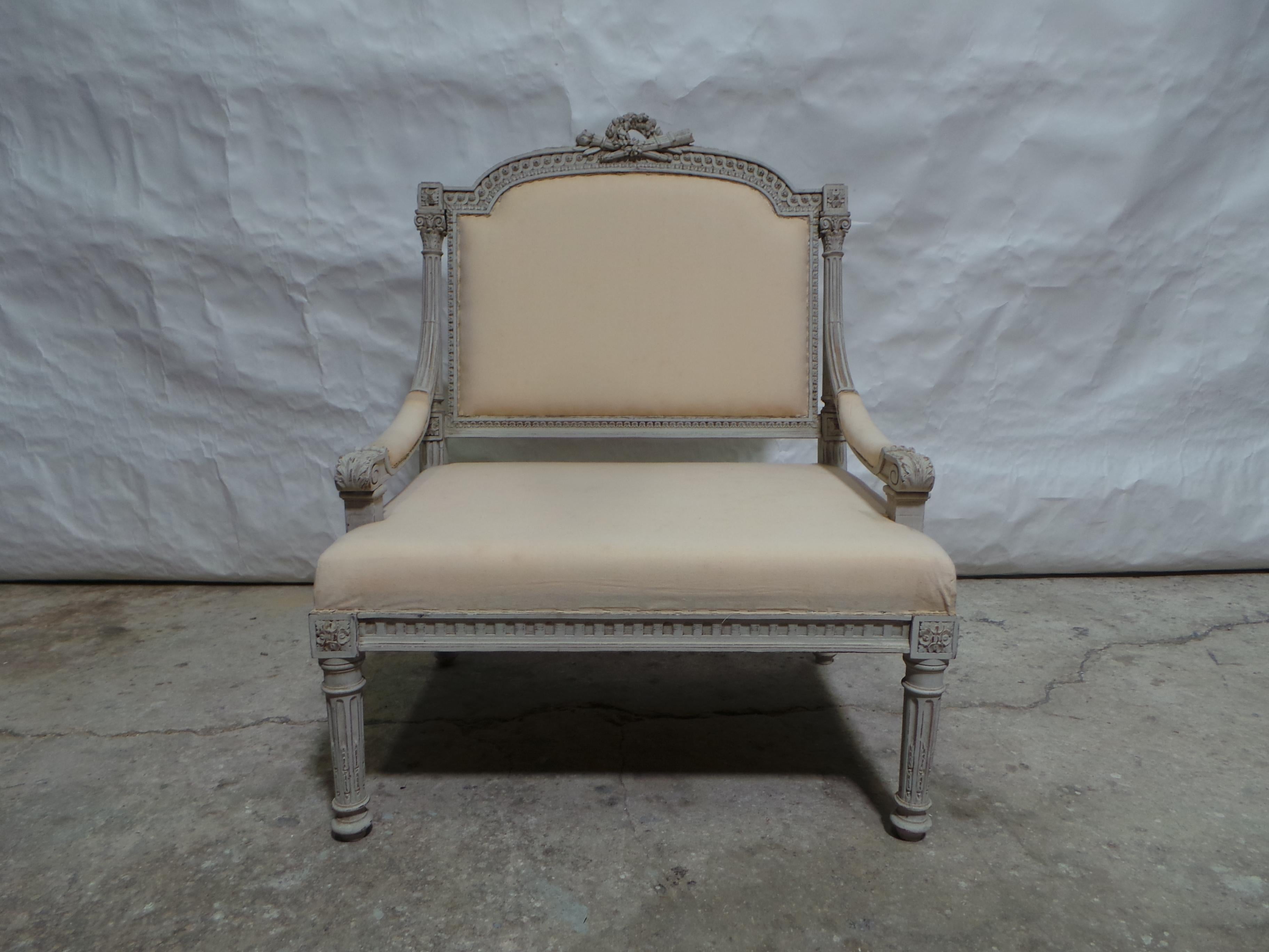 Si tratta di una poltrona svedese in stile gustaviano davvero unica.  Il sedile è rivestito in mussola.  è stata restaurata e ridipinta con Milk Paints 