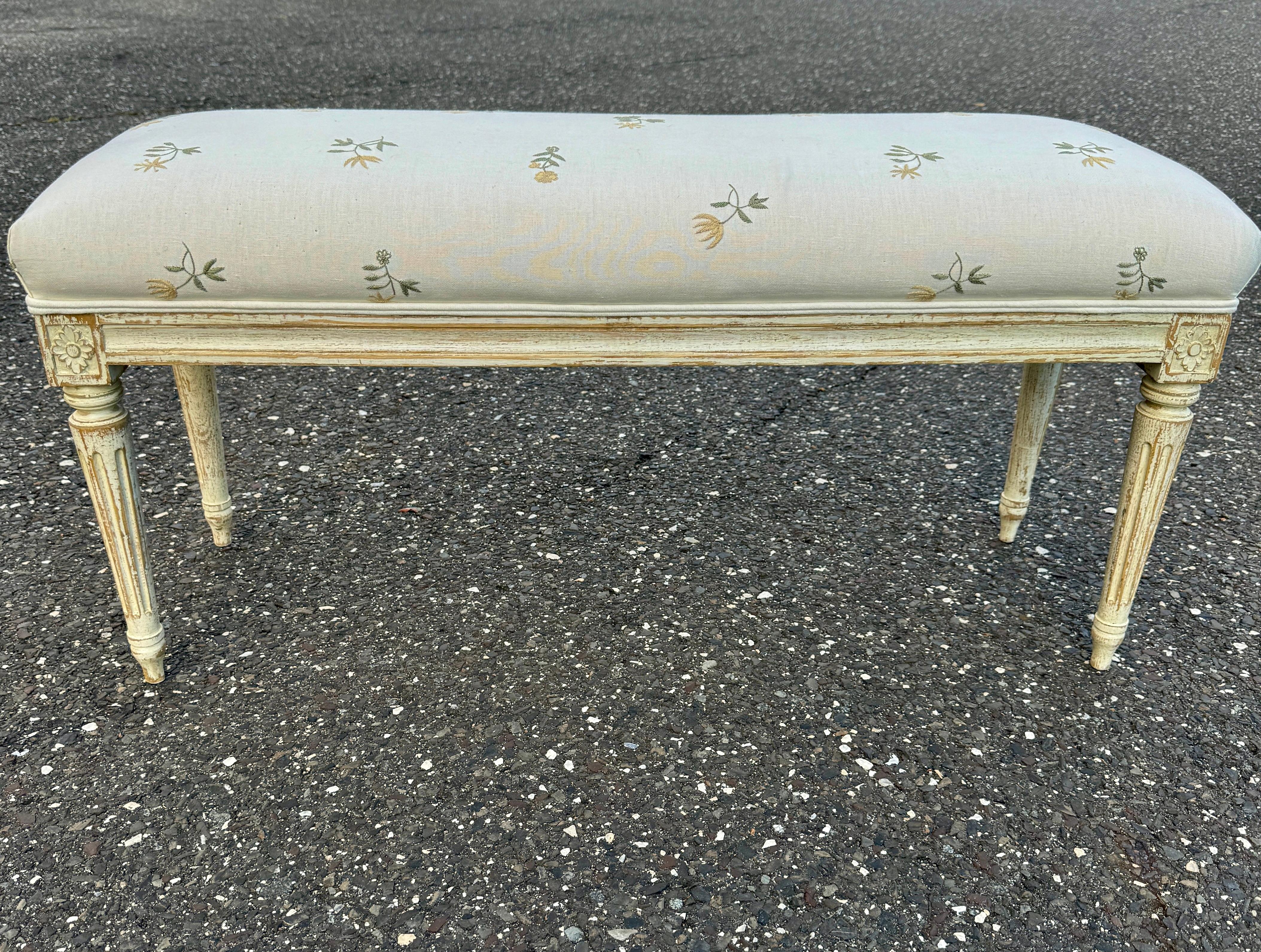 Swedish Gustavian Style Upholstered Painted Bench In Good Condition For Sale In Haddonfield, NJ