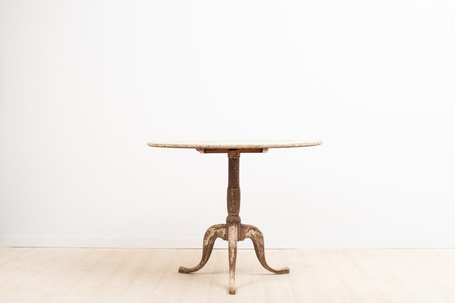 Swedish Gustavian Tilt-Top Table from the 1780s In Good Condition In Kramfors, SE