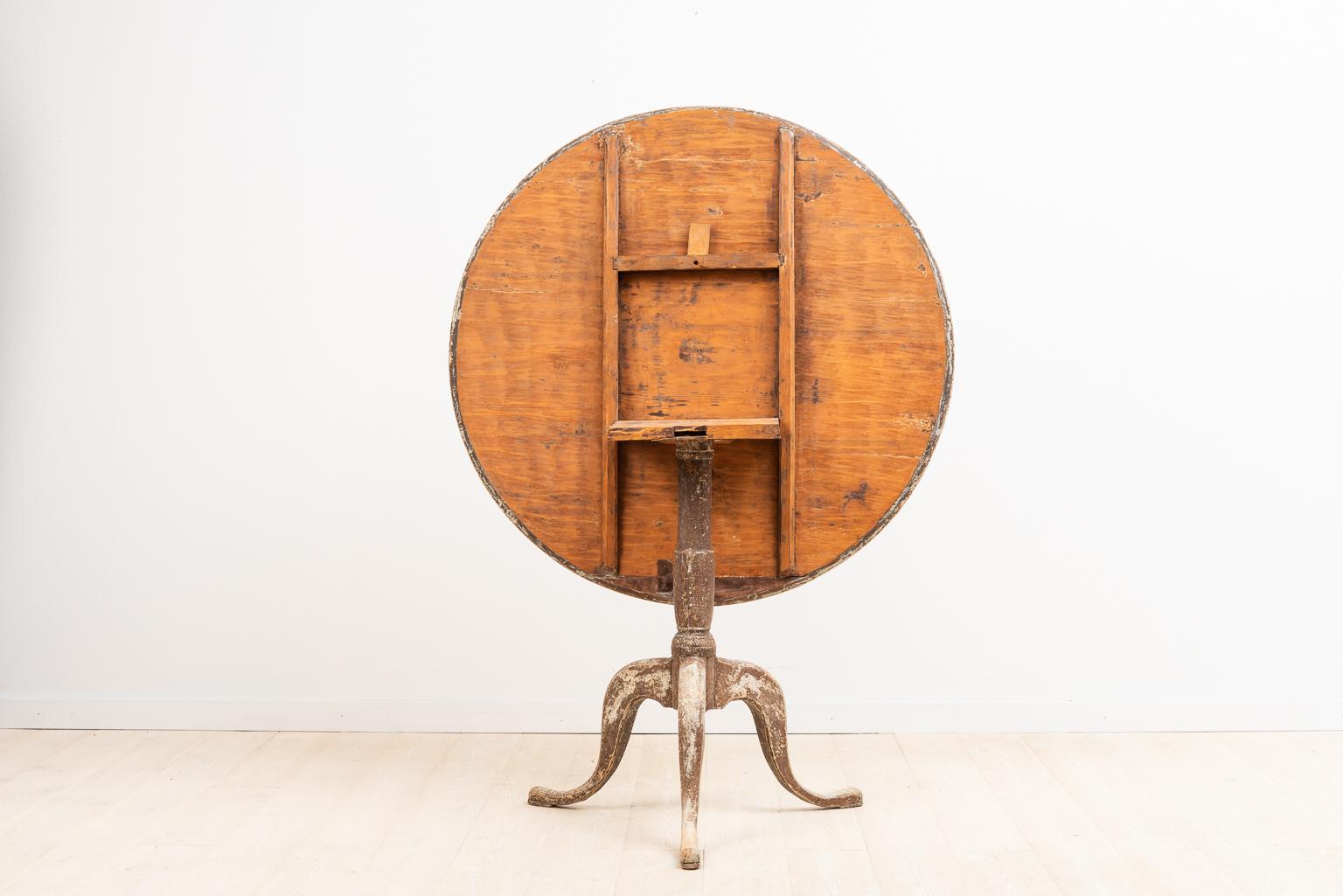 Pine Swedish Gustavian Tilt-Top Table from the 1780s