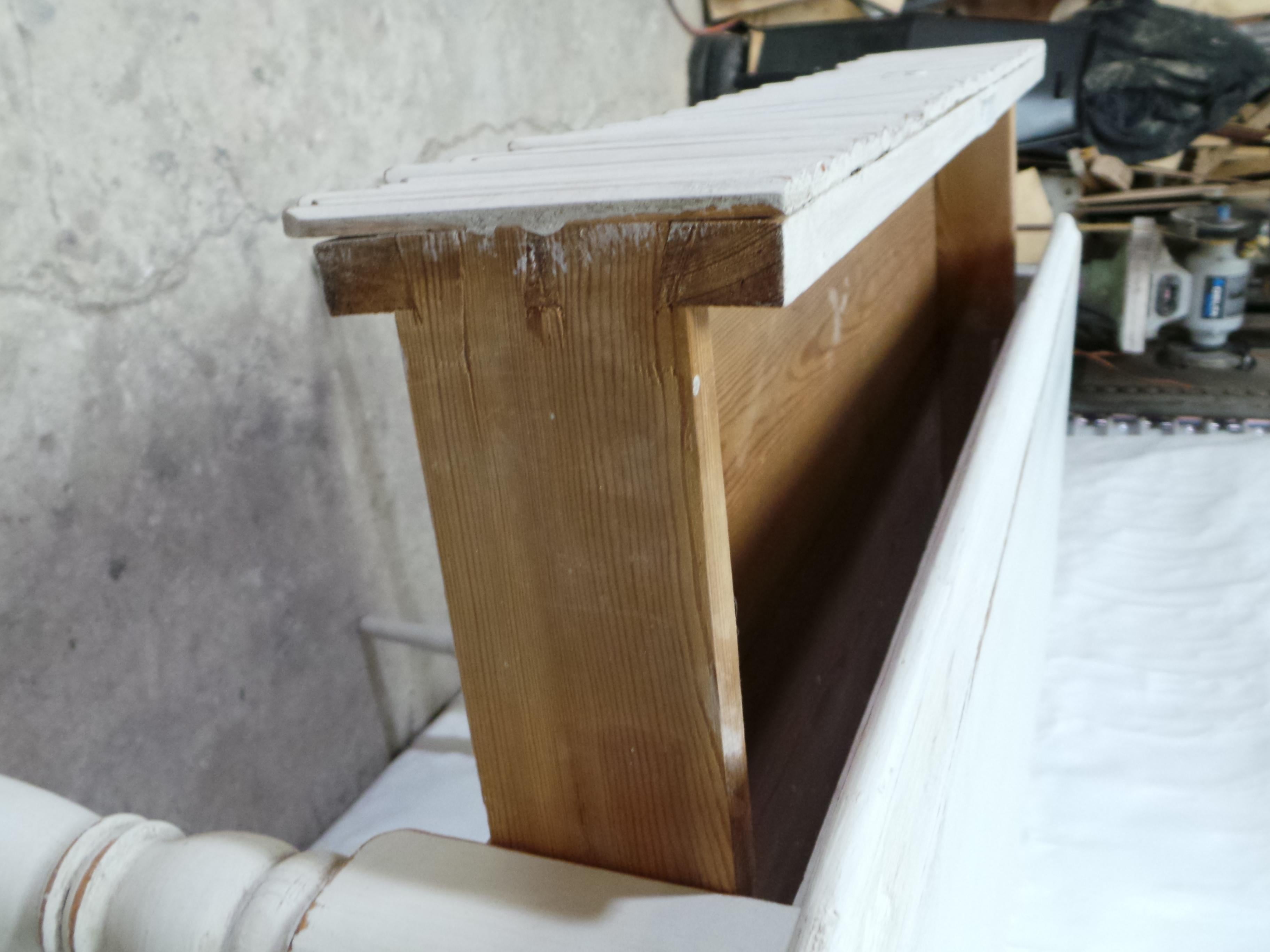 Schwedischer Gustavianischer Schreibtisch mit Wellenschliff 3