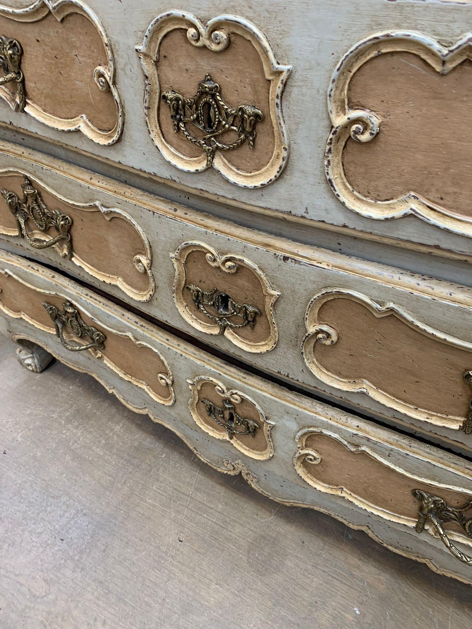 Swedish Gustavian White Grey Gold Painted Chest of Drawers Commode C.1790 In Good Condition For Sale In Lewes, England