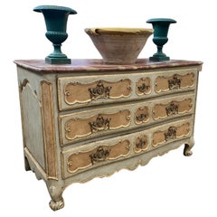 Commode gustavienne suédoise peinte en gris blanc et or, vers 1790
