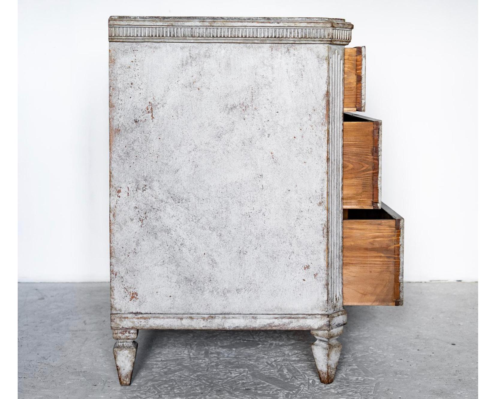 18th Century Swedish Gustavian White Grey Painted Chest of Drawers Commode C.1870 For Sale