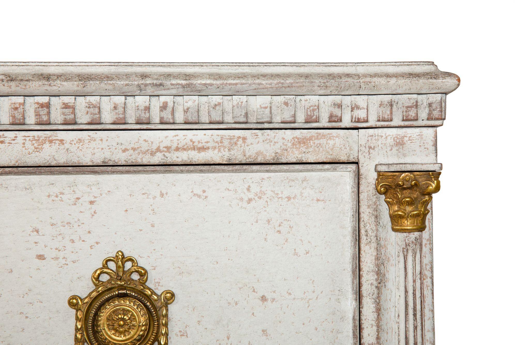 Swedish Gustavian White Painted Chest of Drawers For Sale 5