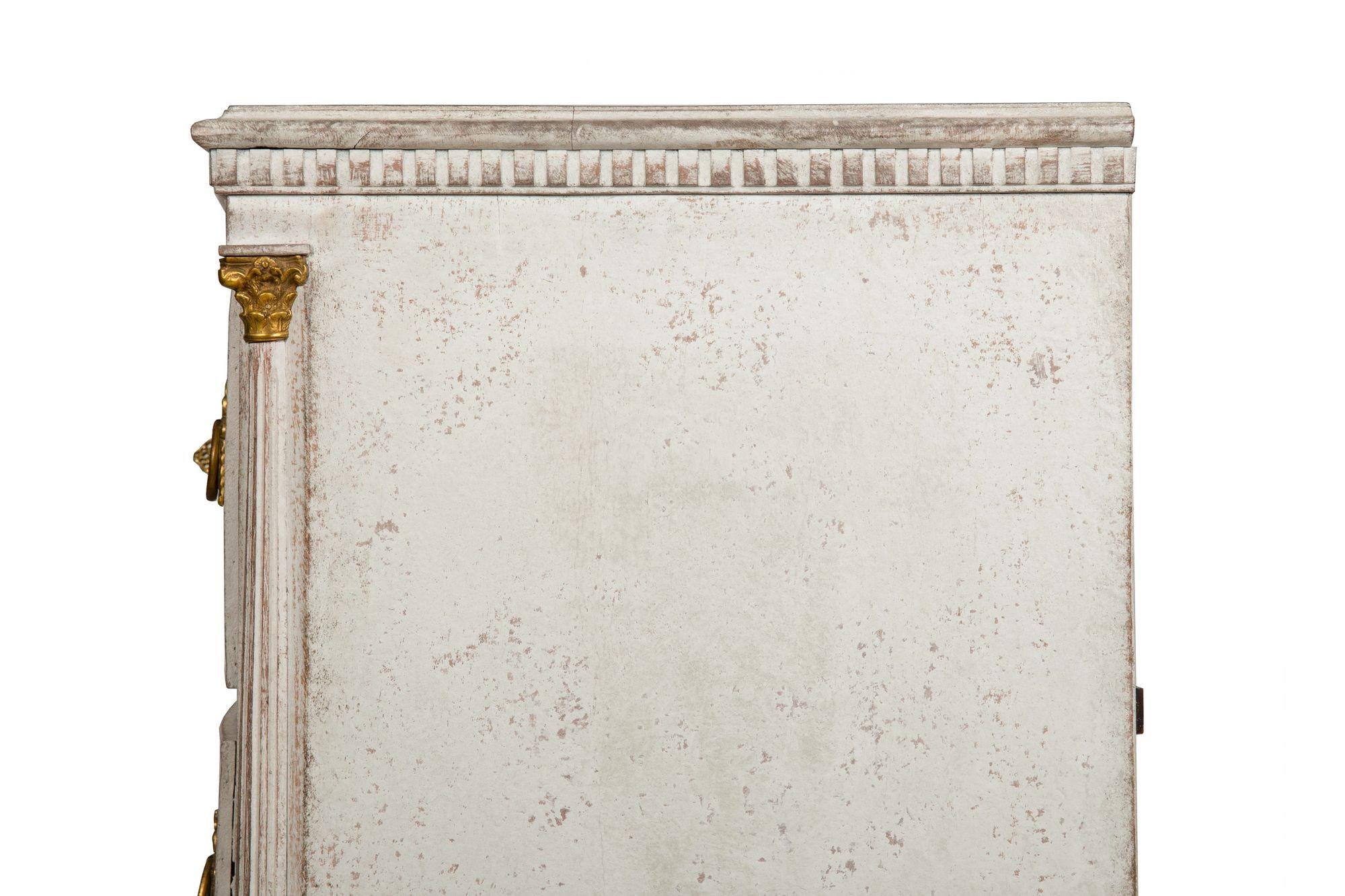 Swedish Gustavian White Painted Chest of Drawers For Sale 9