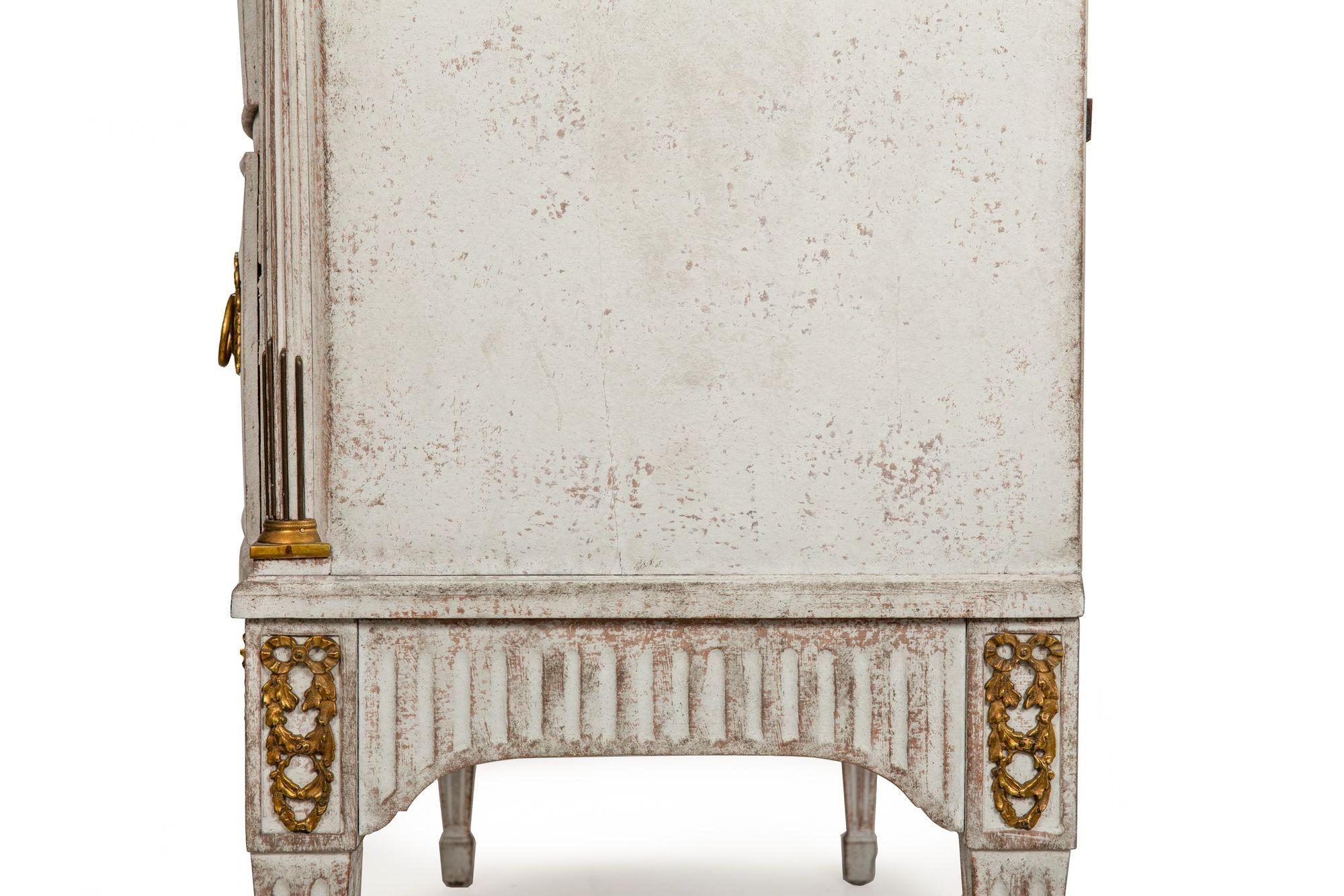 Swedish Gustavian White Painted Chest of Drawers For Sale 10