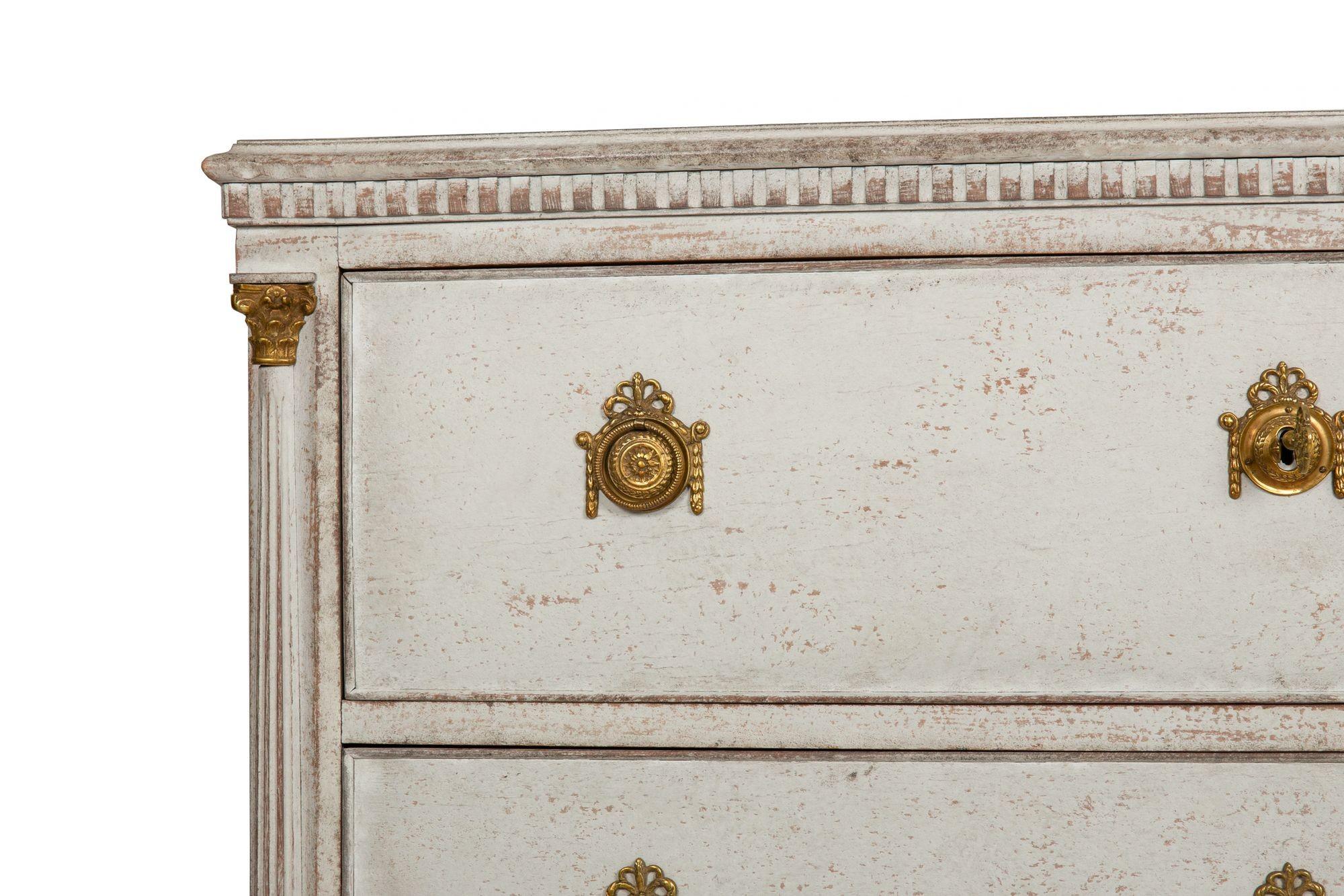 Swedish Gustavian White Painted Chest of Drawers For Sale 1