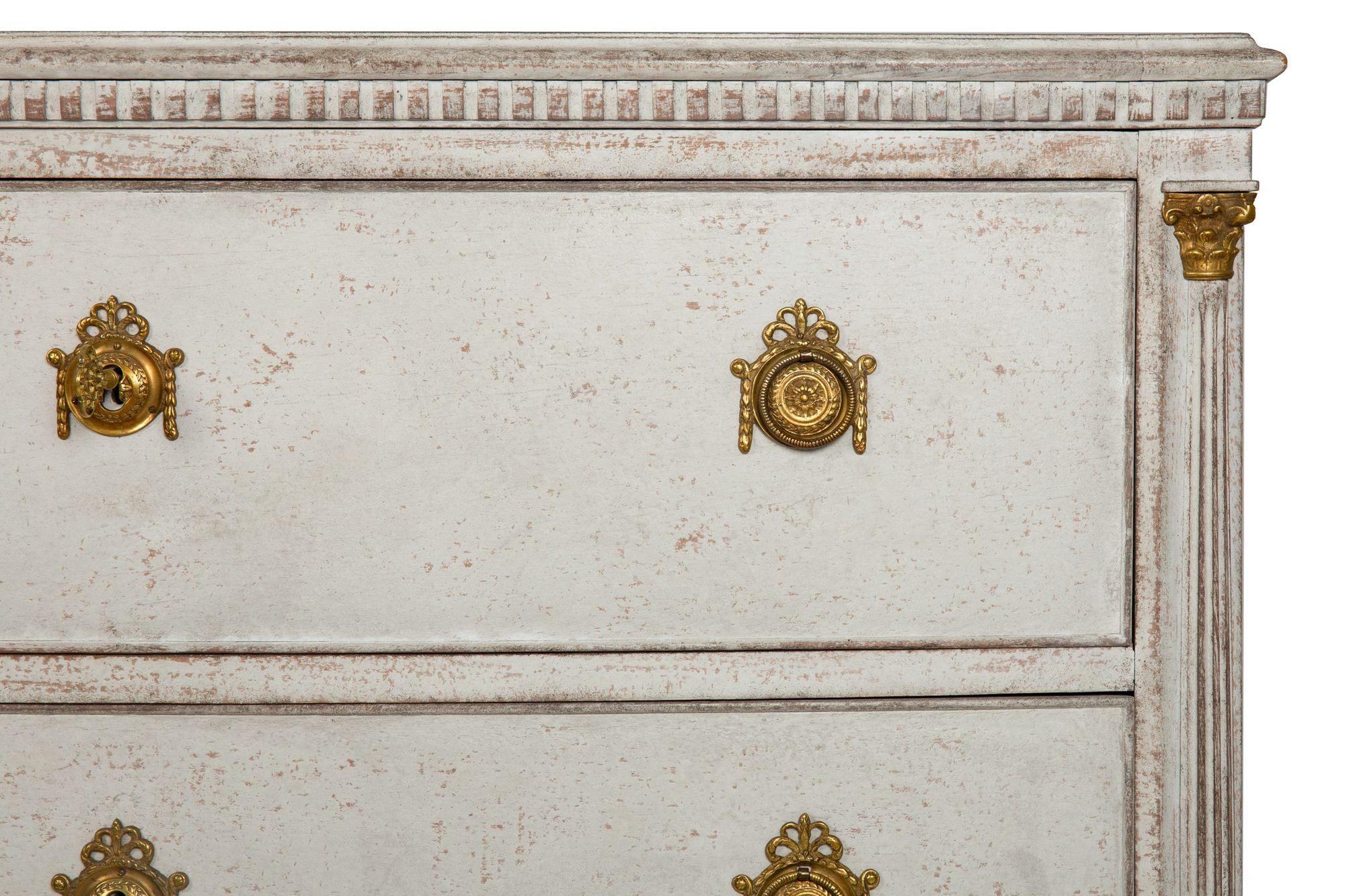 Swedish Gustavian White Painted Chest of Drawers For Sale 2