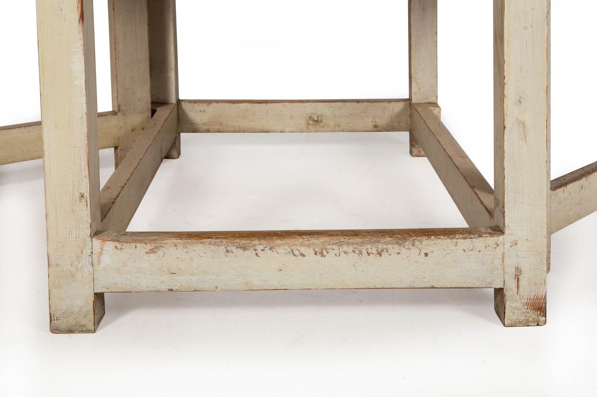 Mesa de Comedor Antigua Gustaviana Sueca Pintada de Blanco con Hojas Caídas en venta 9