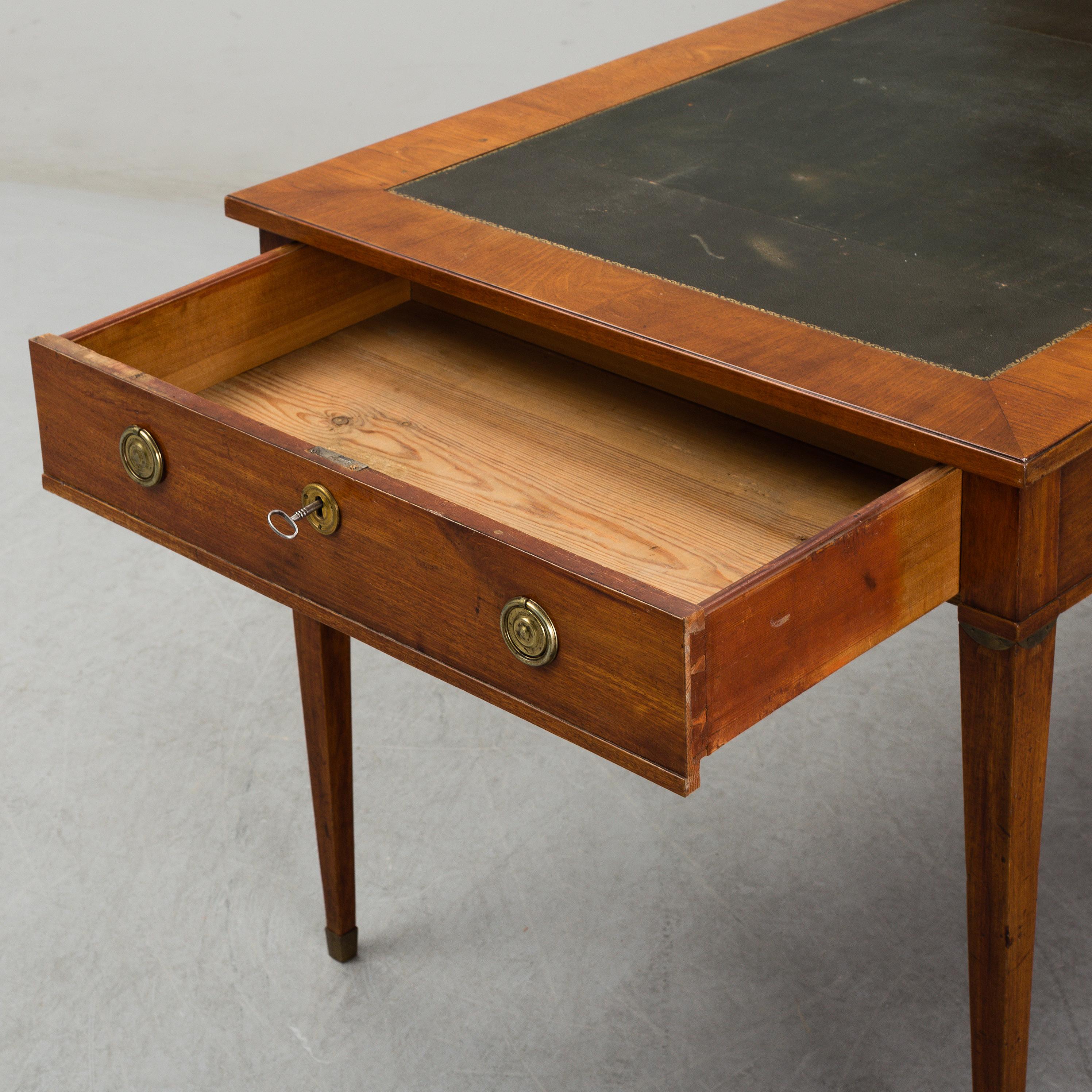 Swedish Gustavian Writing Desk, Late 18th Century, Late 1700s For Sale 4
