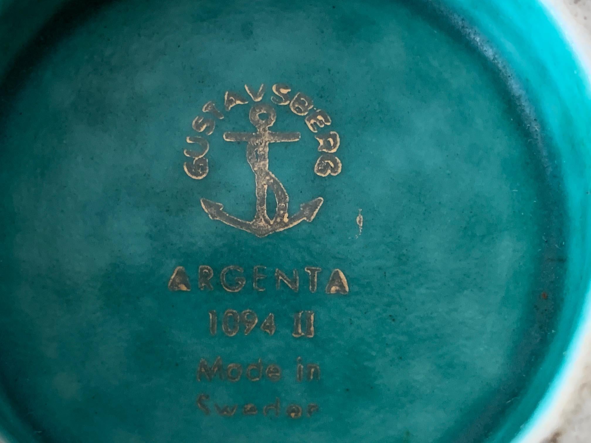 Milieu du XXe siècle Vase en grès argenté Gustavsberg suédois avec poisson en argent par Wilhelm Kage en vente