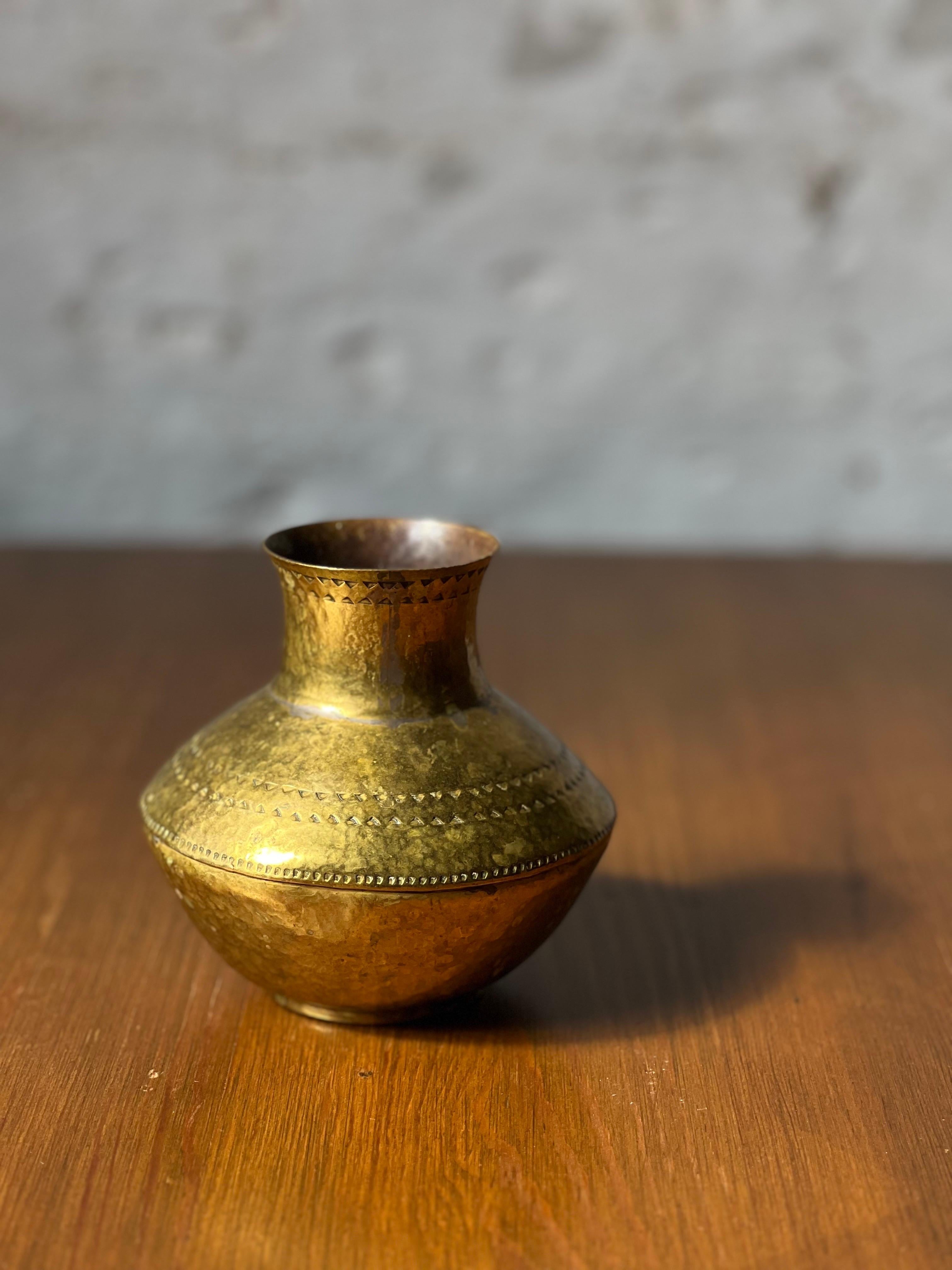 Swedish hammered brass bowl / plater folk craft handmade 4