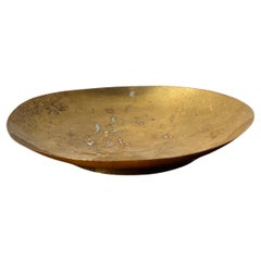 Bol / plat en laiton martelé suédois folk craft handmade