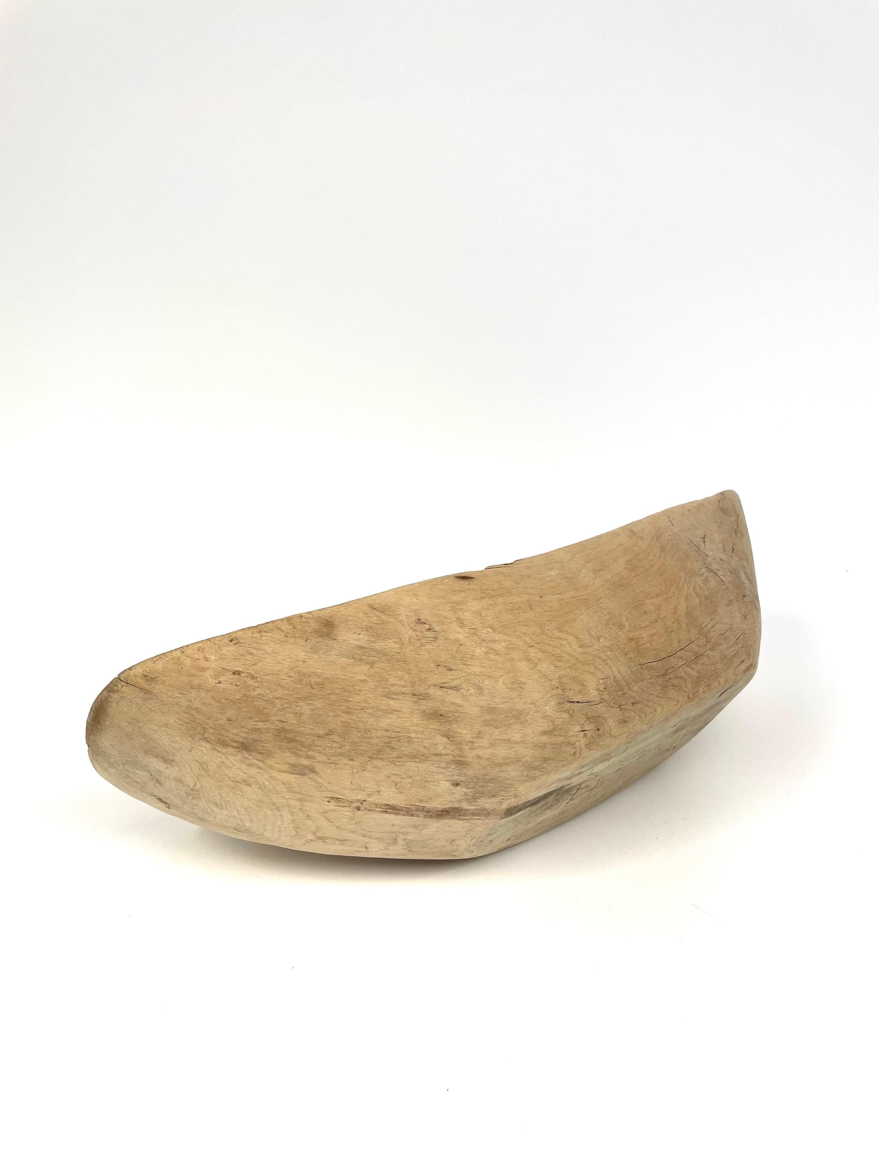 Artisanat Bol suédois en pin sculpté à la main au 19e siècle, art populaire en bois Wabi Sabi en vente
