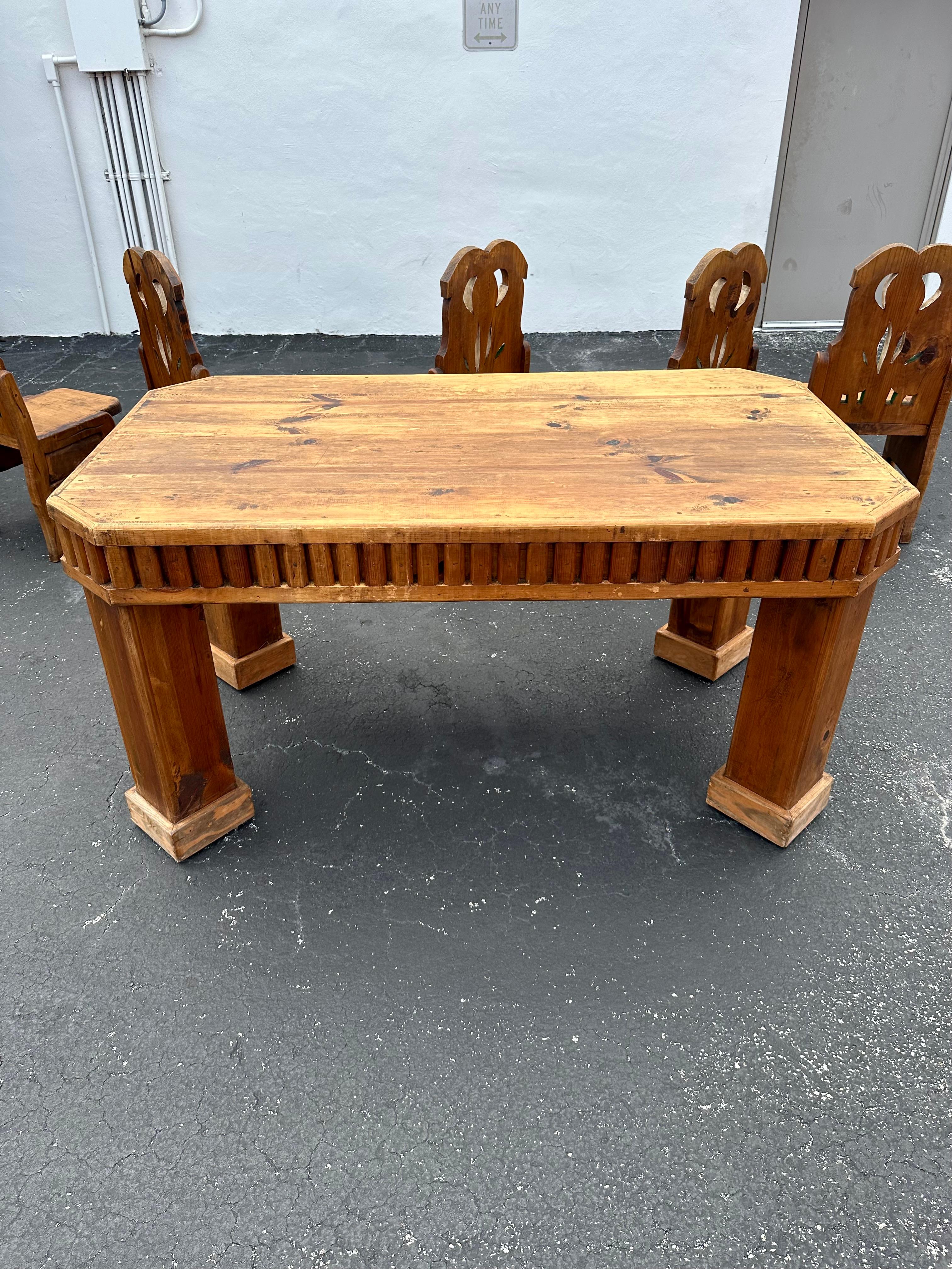 Chaises de table de salle à manger en bois de chêne sculpté et peint en forme de tulipe, lot de 7 en vente 3