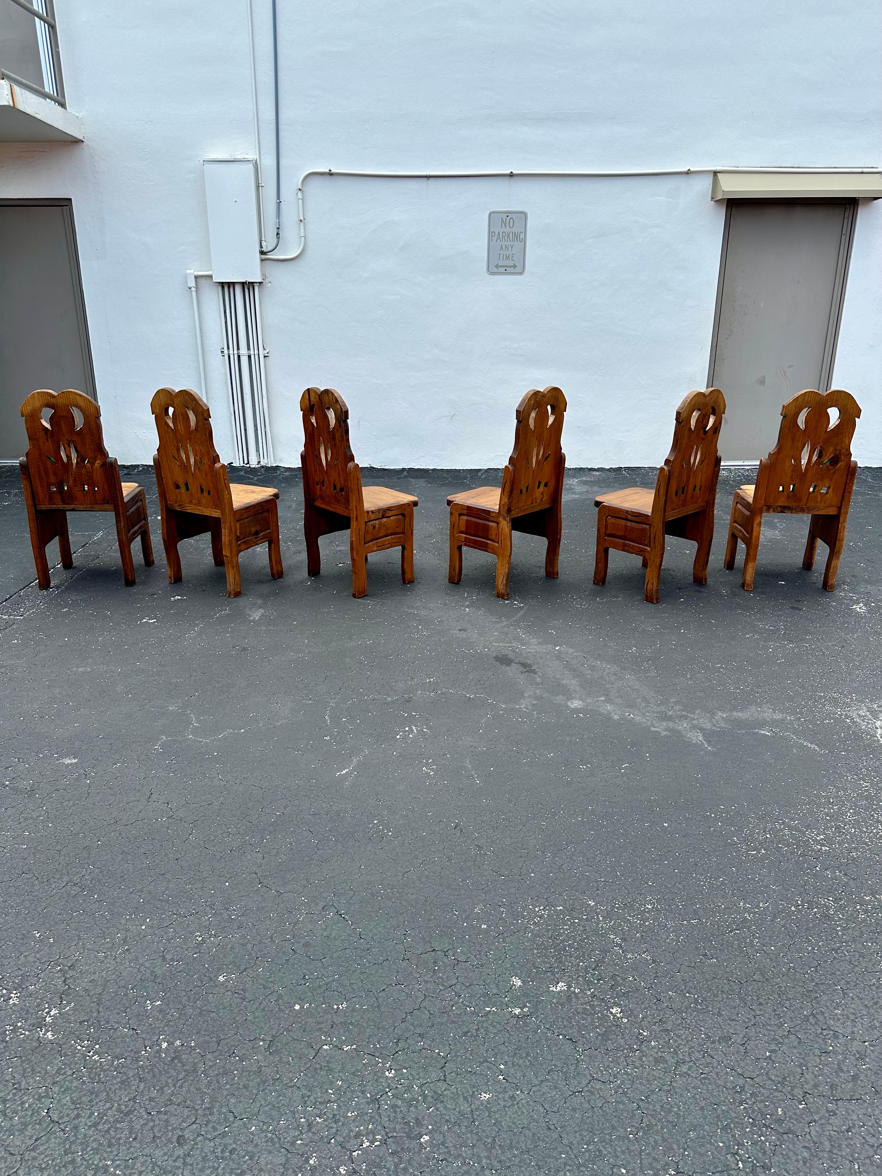 Chaises de table de salle à manger en bois de chêne sculpté et peint en forme de tulipe, lot de 7 en vente 6