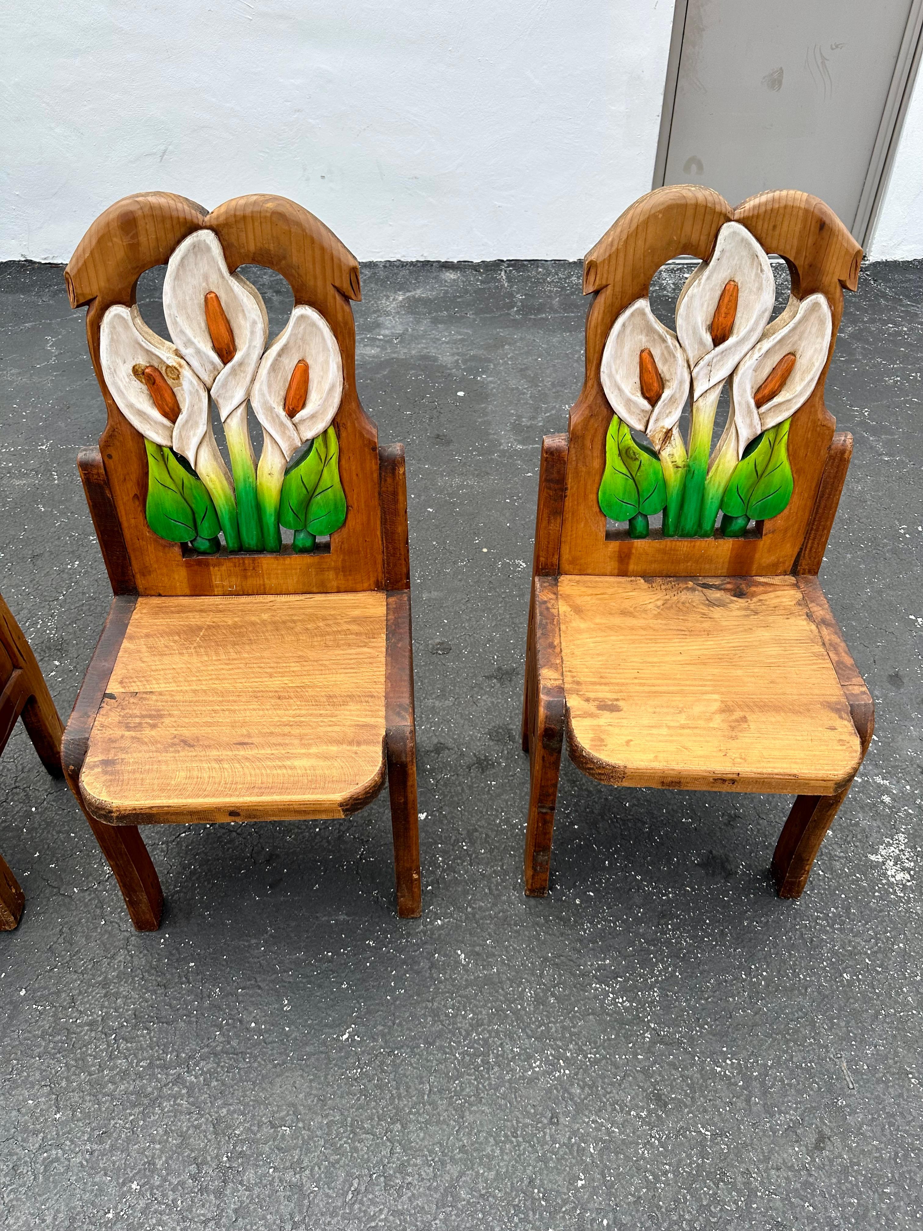 Chaises de table de salle à manger en bois de chêne sculpté et peint en forme de tulipe, lot de 7 en vente 7