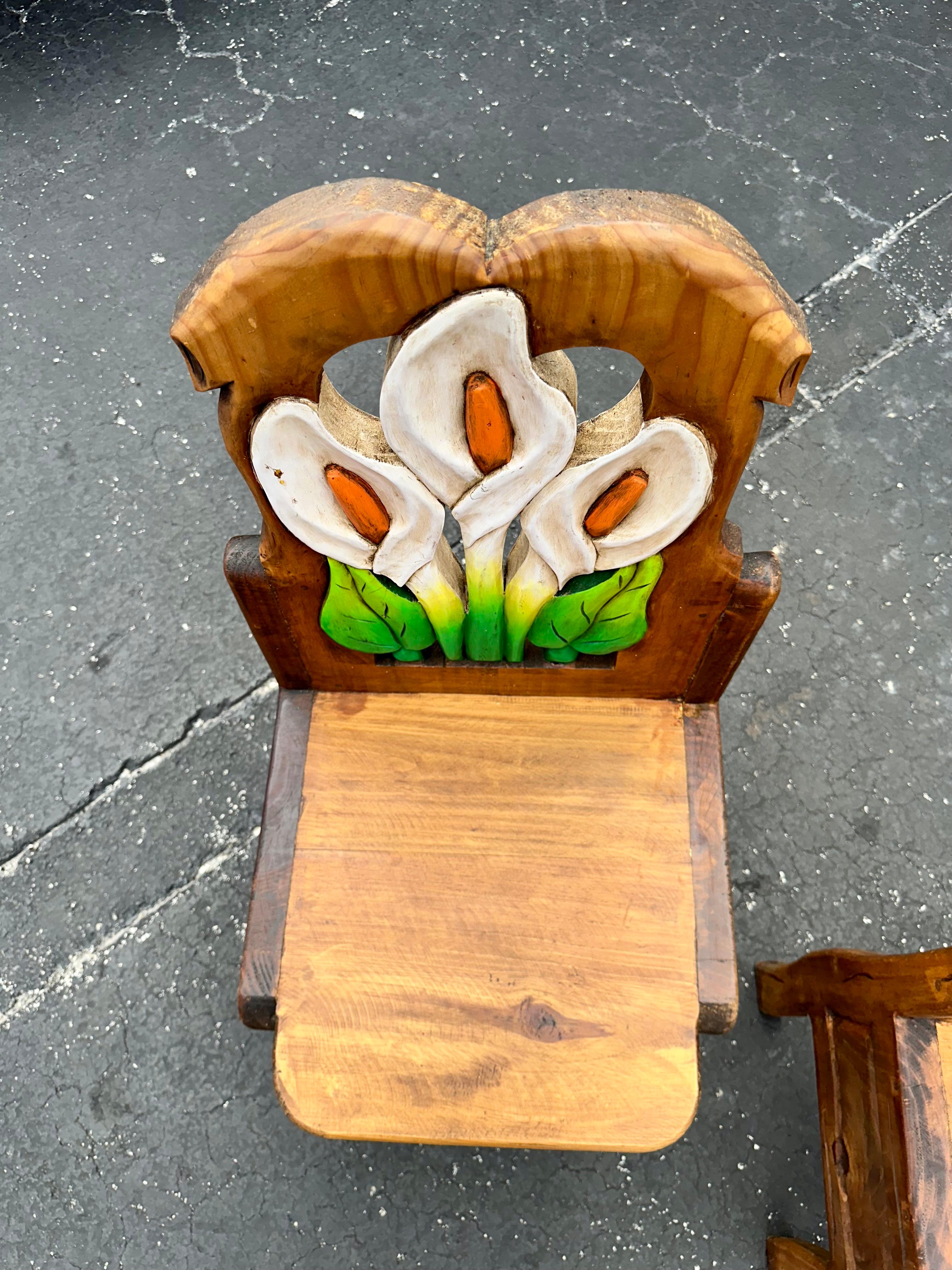 Chaises de table de salle à manger en bois de chêne sculpté et peint en forme de tulipe, lot de 7 en vente 9