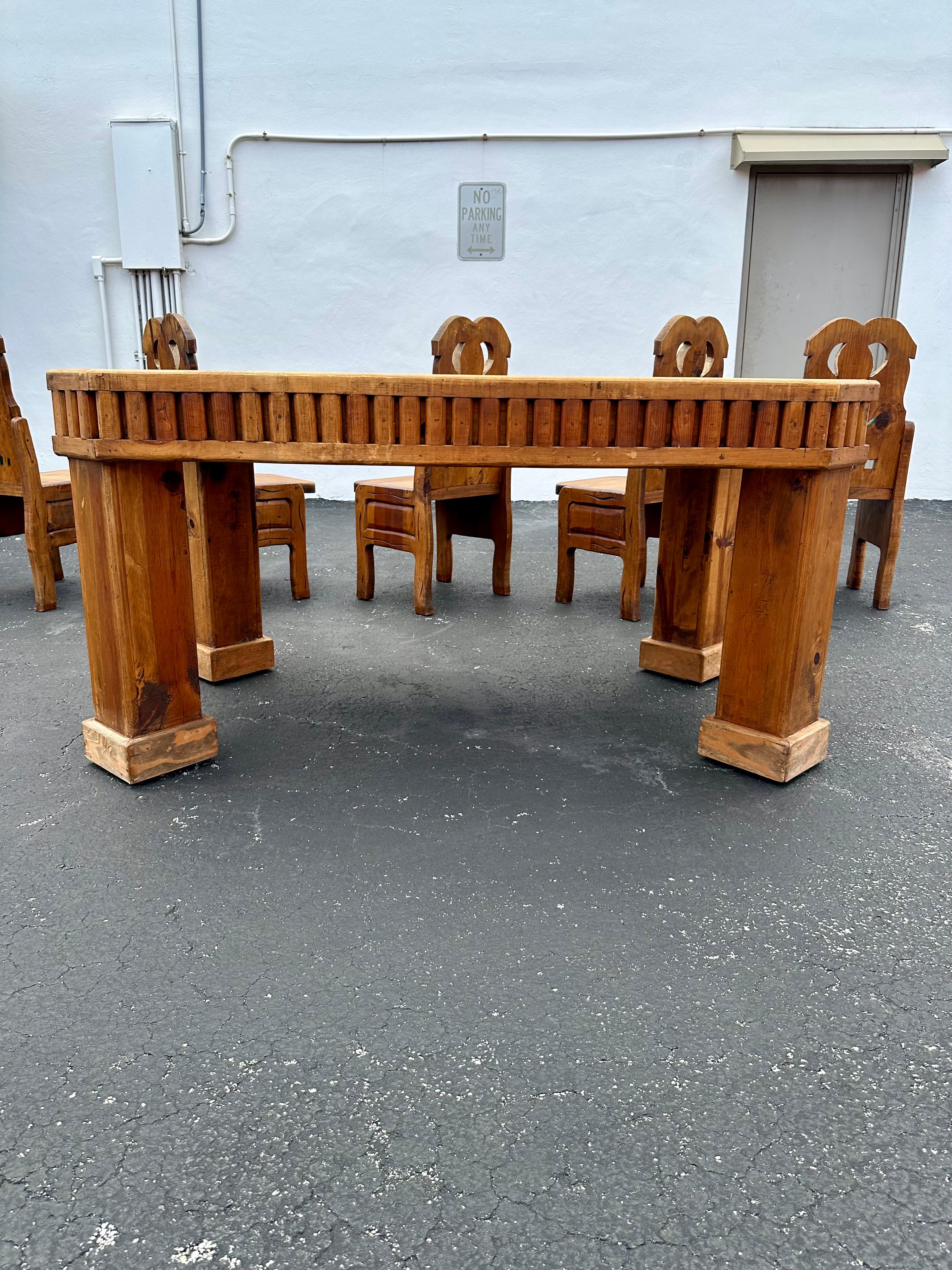 Bois Chaises de table de salle à manger en bois de chêne sculpté et peint en forme de tulipe, lot de 7 en vente