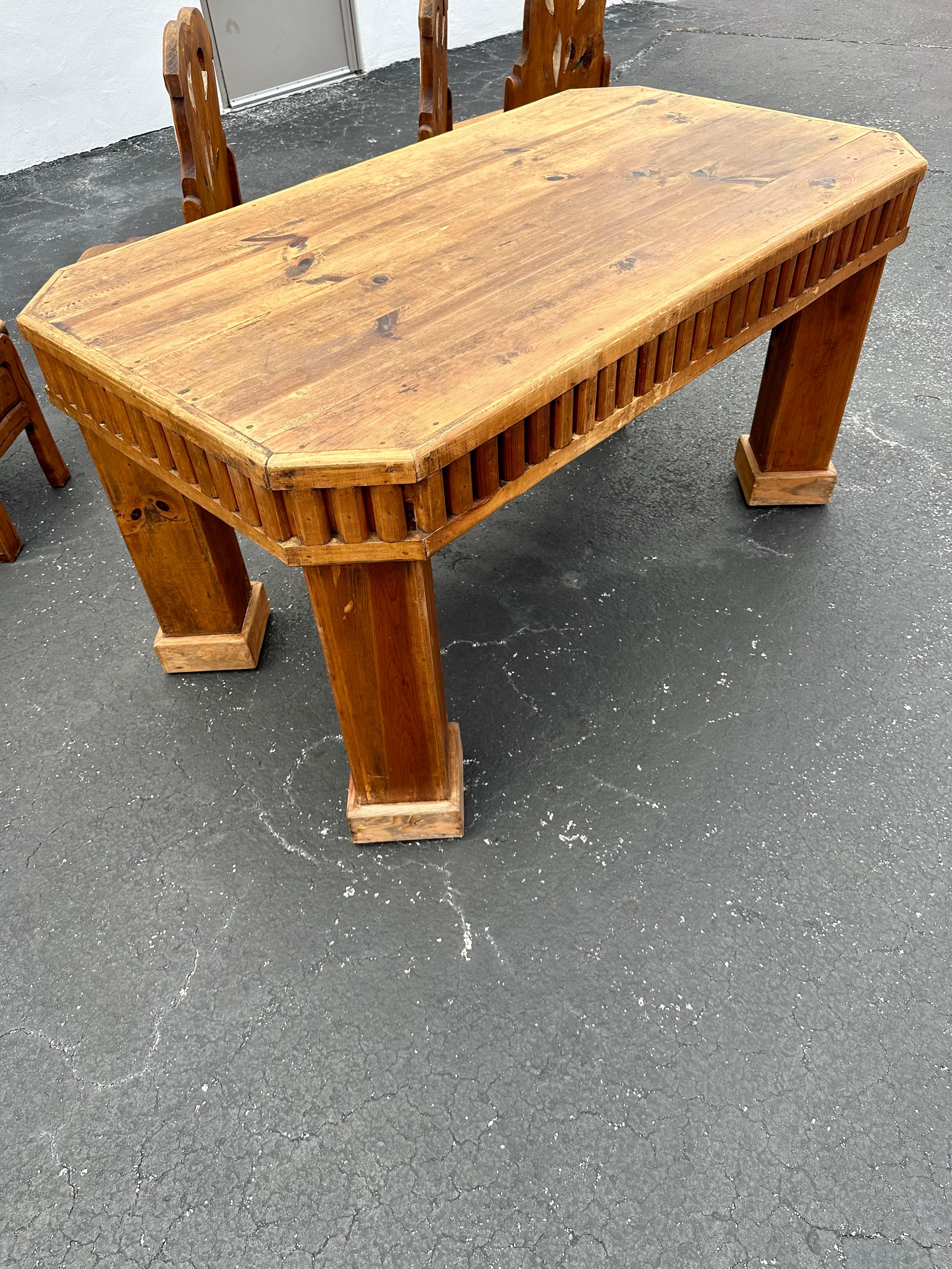 Chaises de table de salle à manger en bois de chêne sculpté et peint en forme de tulipe, lot de 7 en vente 2