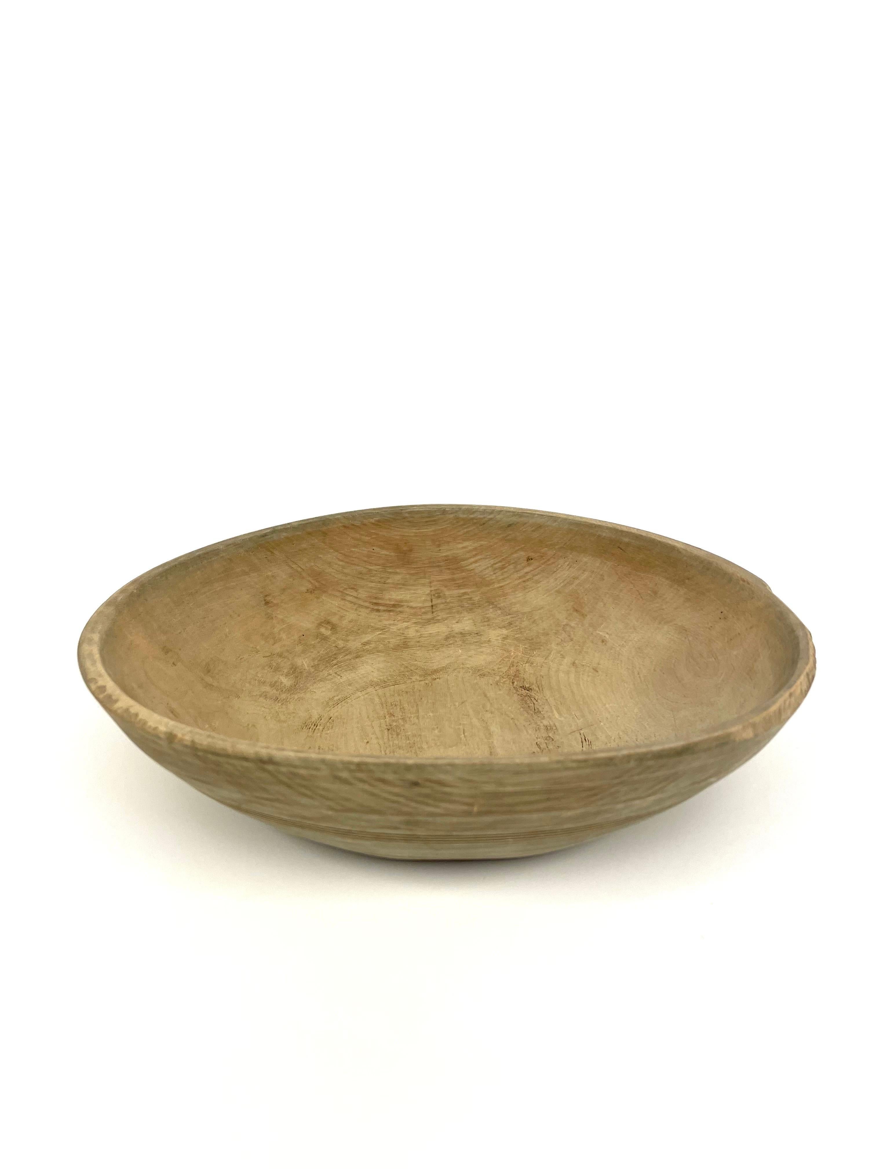 This is a beautiful Swedish hand-carfted 19th century wooden bowl in Wabi Sabi style. 
It comes made in pine with lovely patina reflecting its age and use.
It has a few decorative longitudinal turned lines. 
