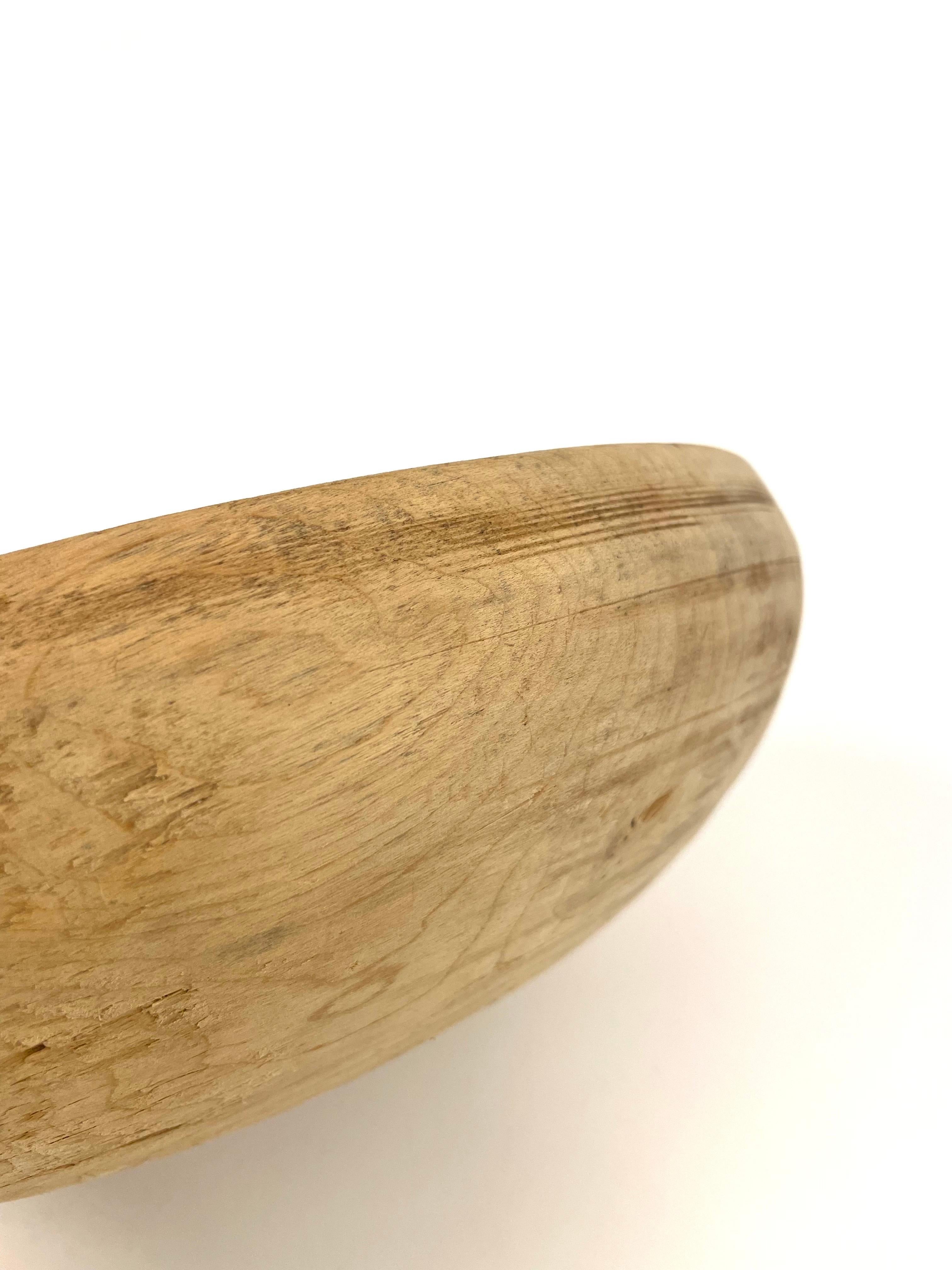 Swedish Hand-Krafted Turned 19th Century Wooden Folk Art Wooden Bowl in Pine For Sale 2