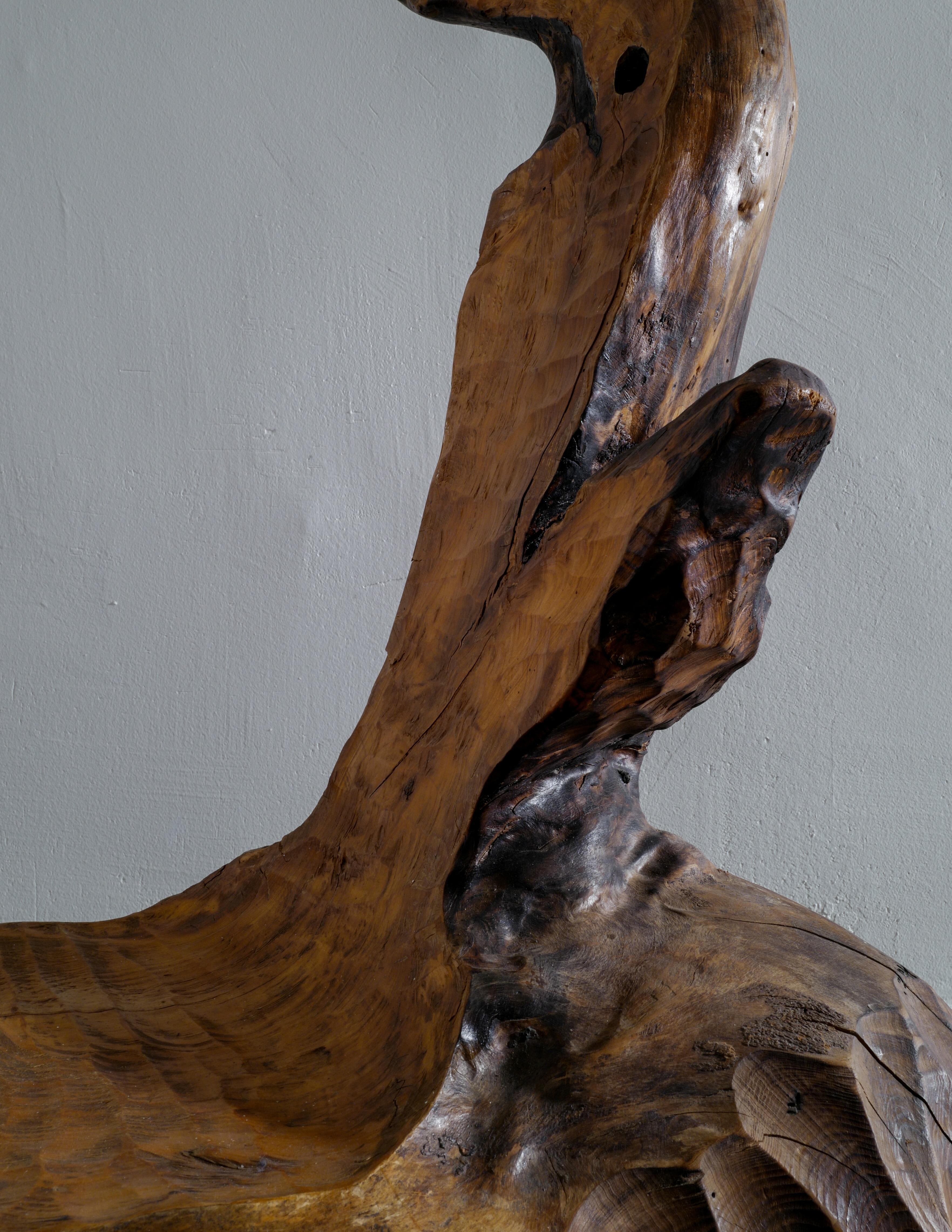 Schwedischer Hand Made & skulpturaler Holzstuhl im primitiven und Wabi Sabi Stil 1