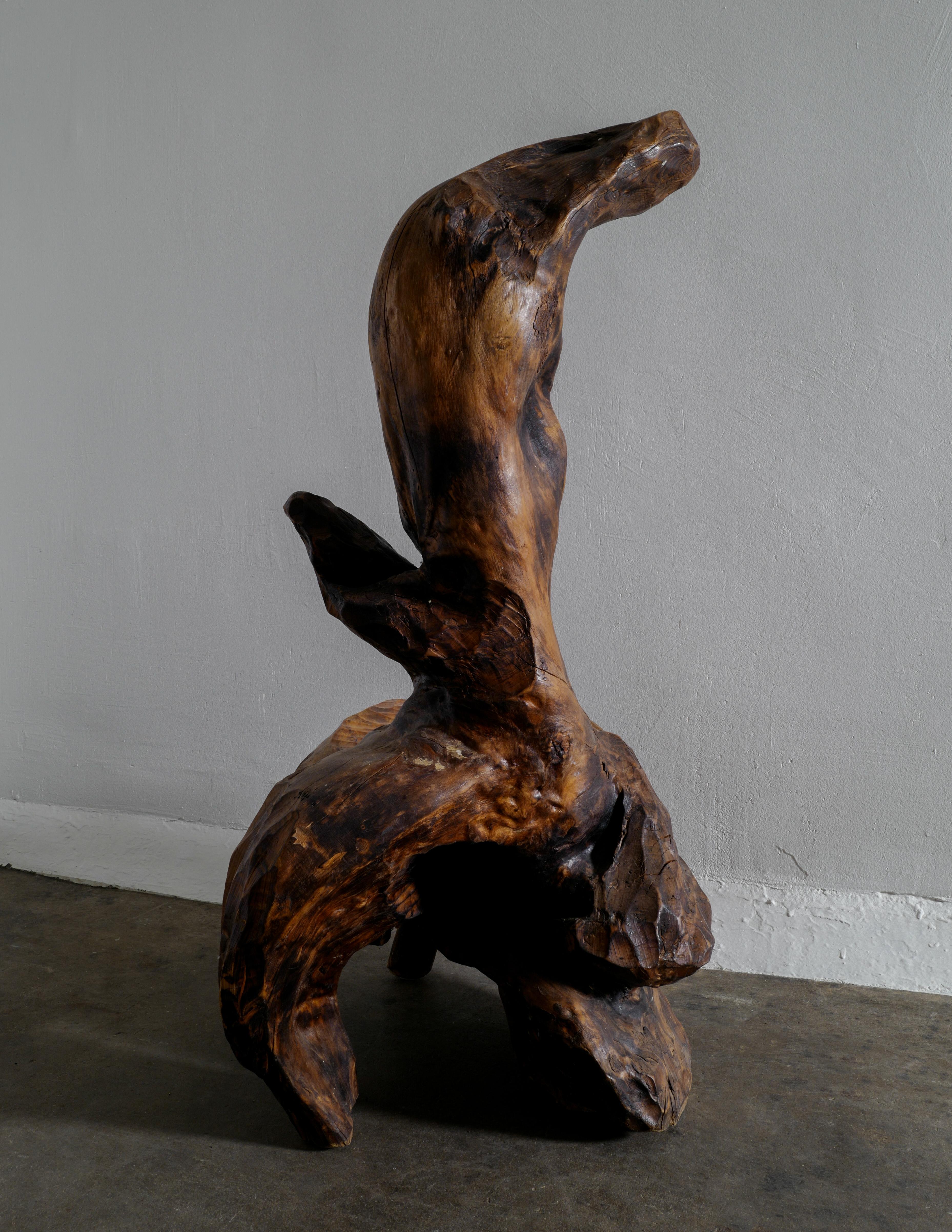 Schwedischer Hand Made & skulpturaler Holzstuhl im primitiven und Wabi Sabi Stil 2