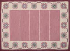 Swedish handwoven carpet in pure wool. Rölakan technique. Geometric pattern.