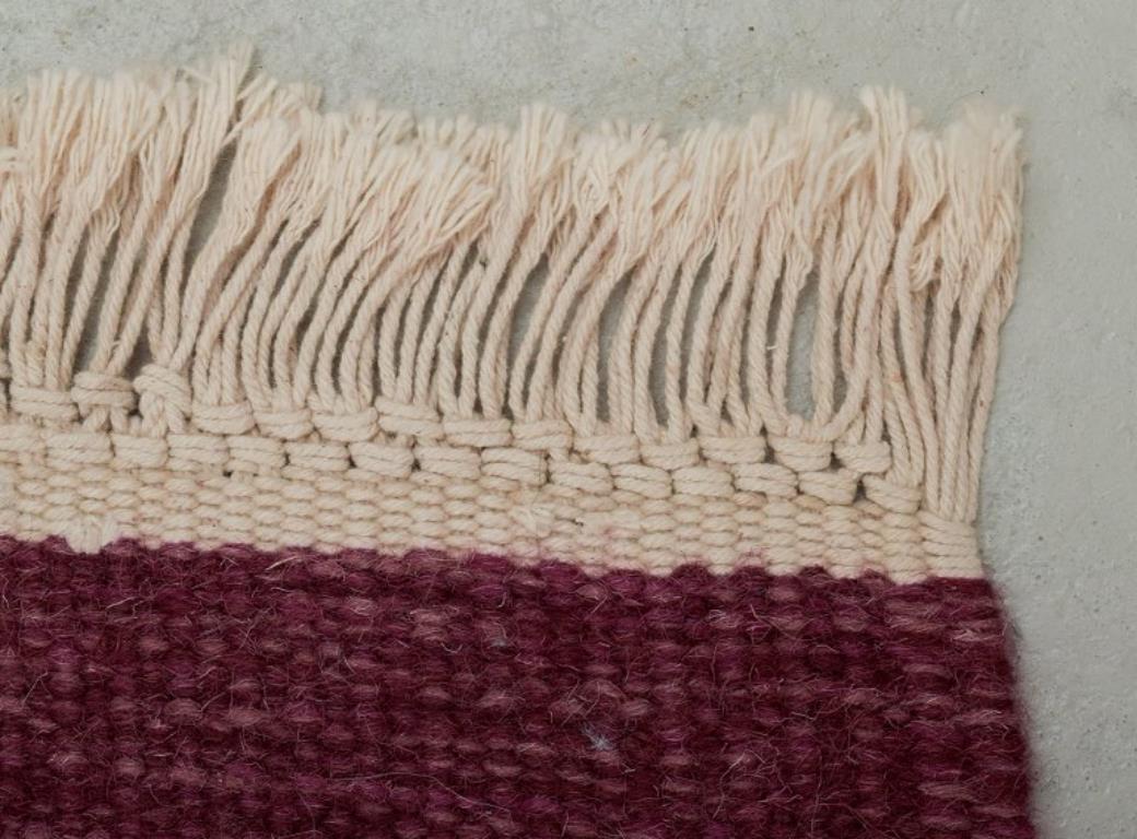20th Century Swedish handwoven carpet in pure wool. Rölakan technique. Geometric pattern. For Sale