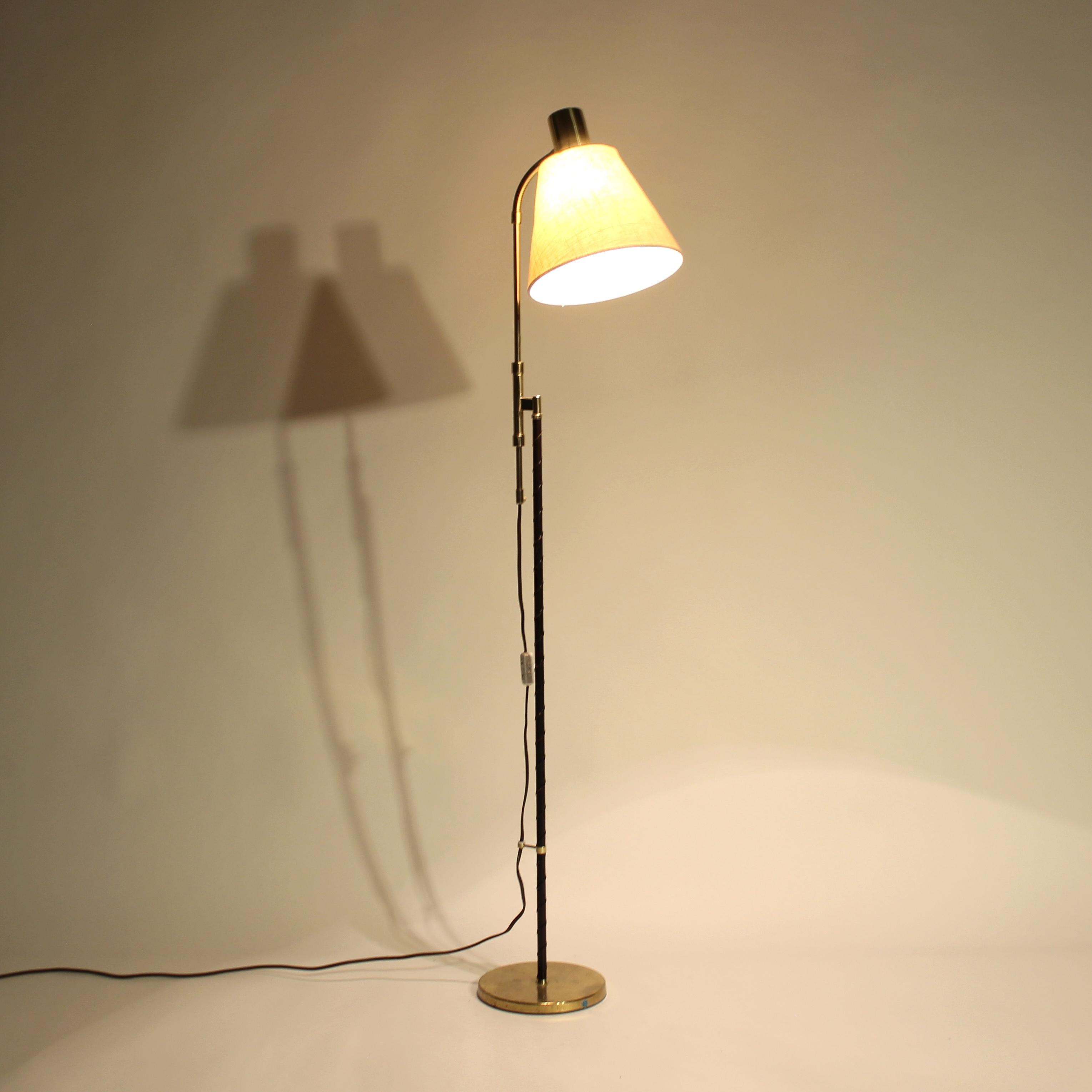 Swedish height adjustable floor lamp by MAE (Möller Armatur Eskilstuna), 1960s For Sale 4