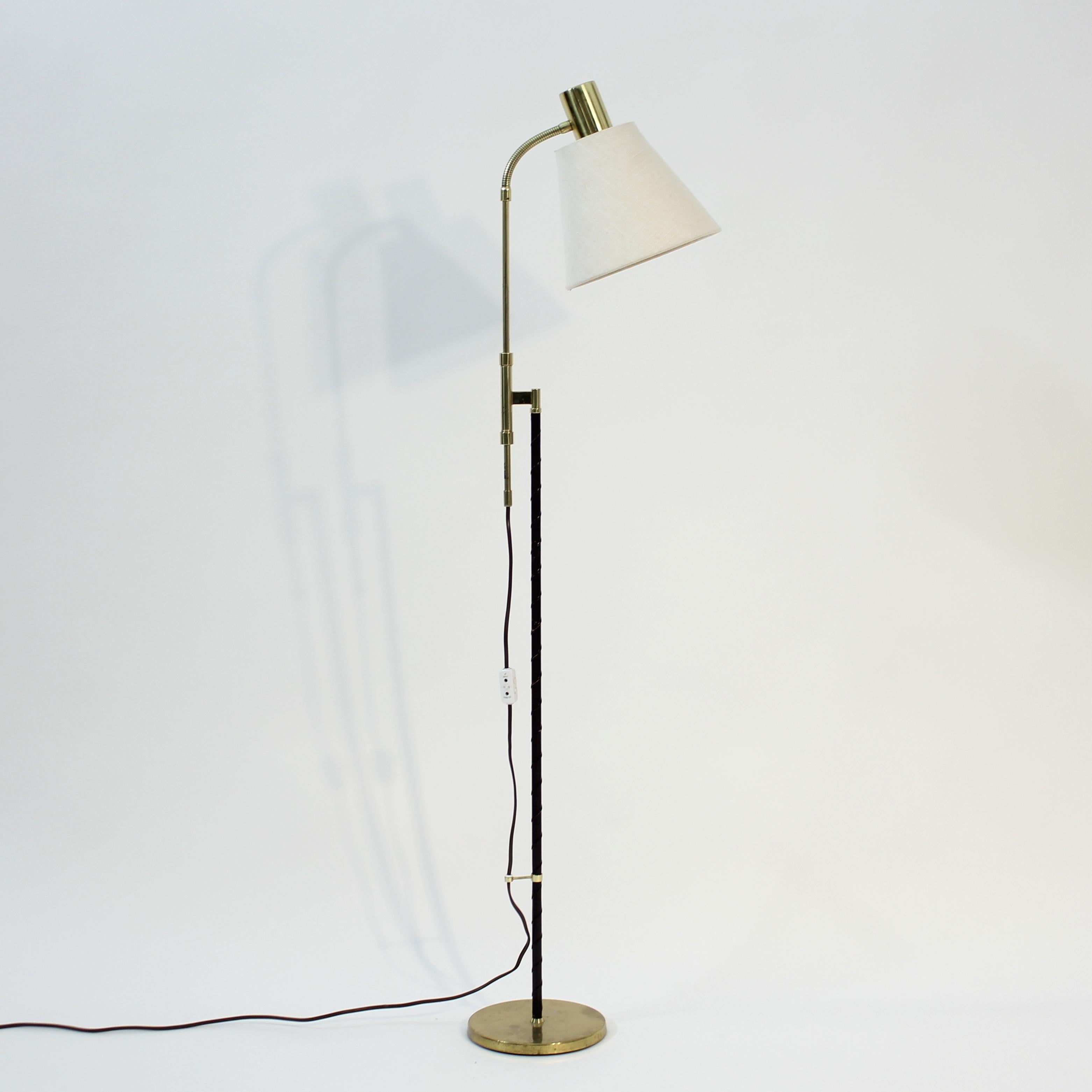 Scandinavian Modern Swedish height adjustable floor lamp by MAE (Möller Armatur Eskilstuna), 1960s For Sale