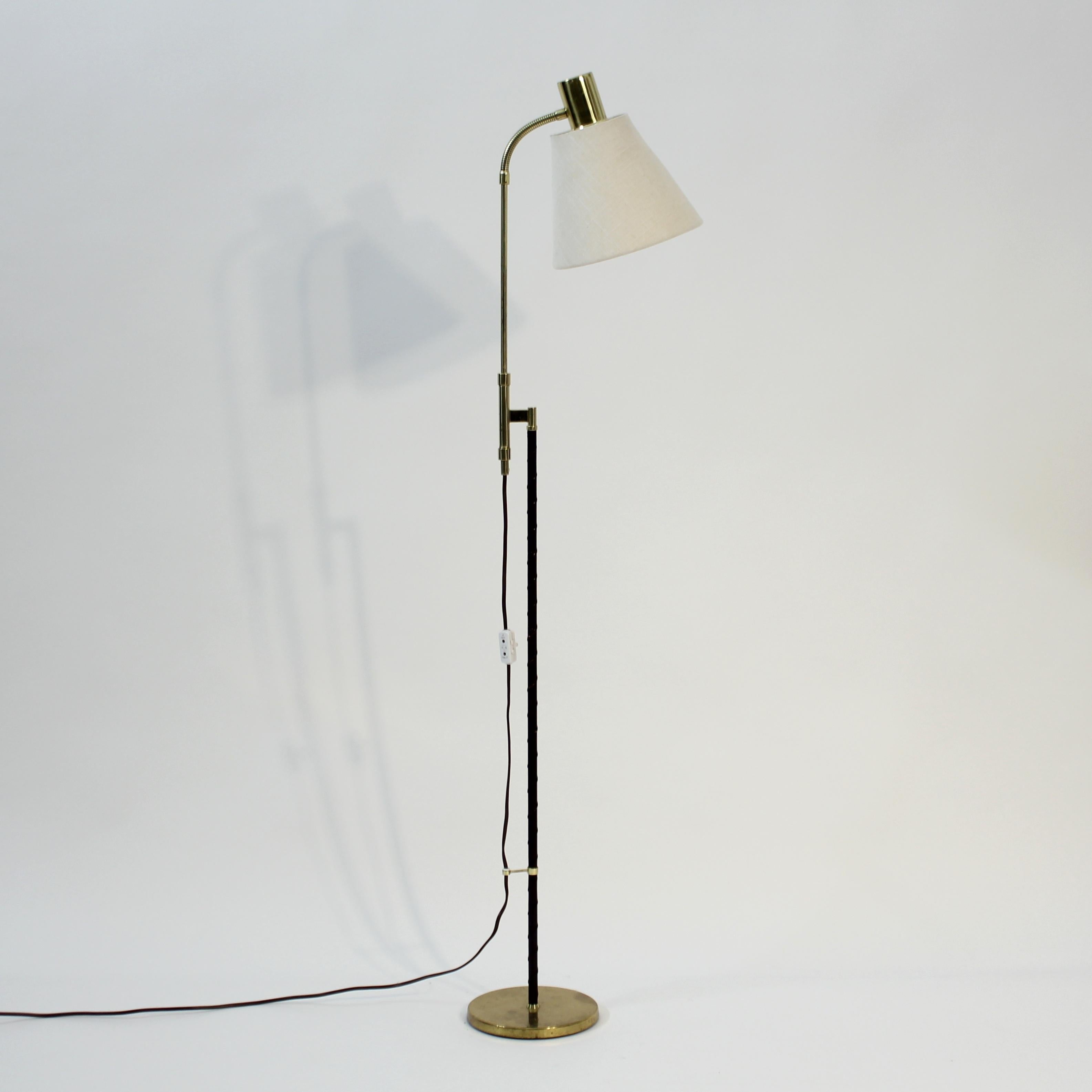 Swedish height adjustable floor lamp by MAE (Möller Armatur Eskilstuna), 1960s In Good Condition For Sale In Uppsala, SE