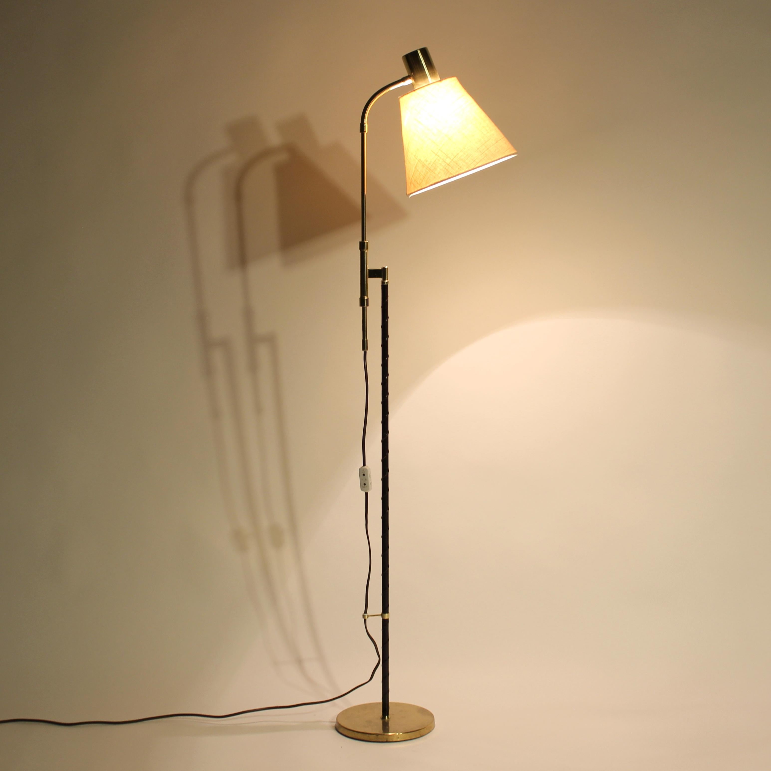 Swedish height adjustable floor lamp by MAE (Möller Armatur Eskilstuna), 1960s For Sale 1